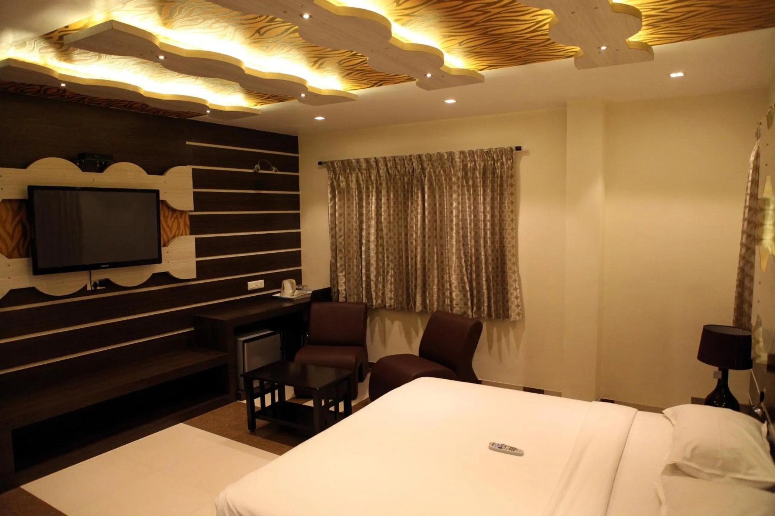 Photo of the whole room, Bed in SBS Grand
