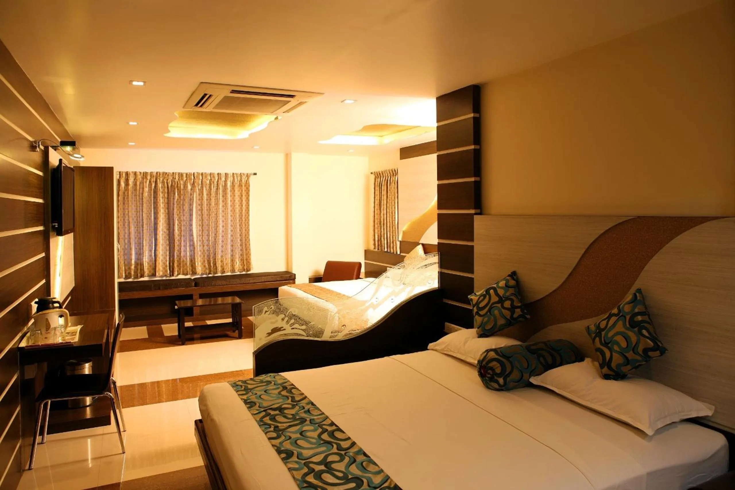 Photo of the whole room, Bed in SBS Grand