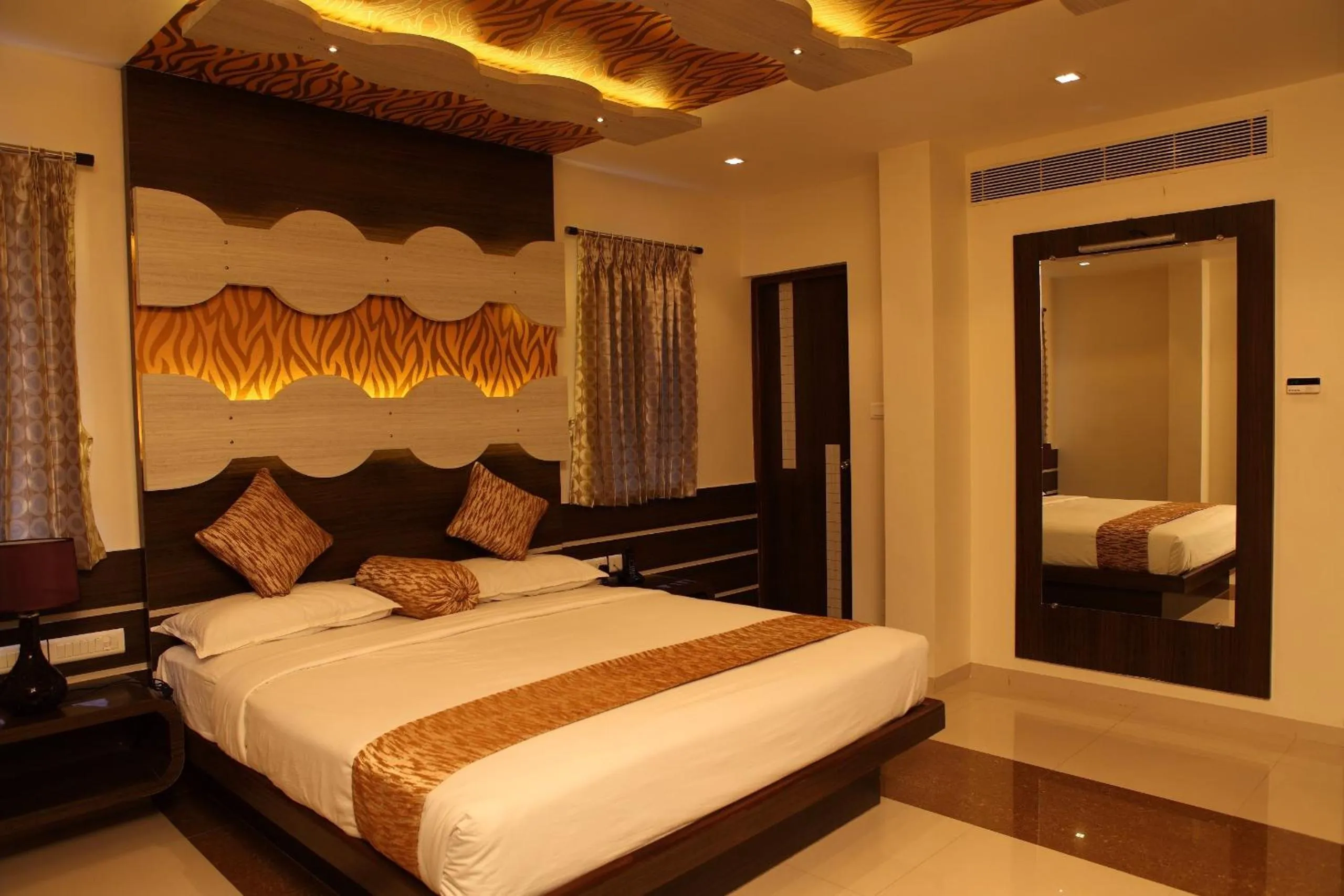 Photo of the whole room, Bed in SBS Grand