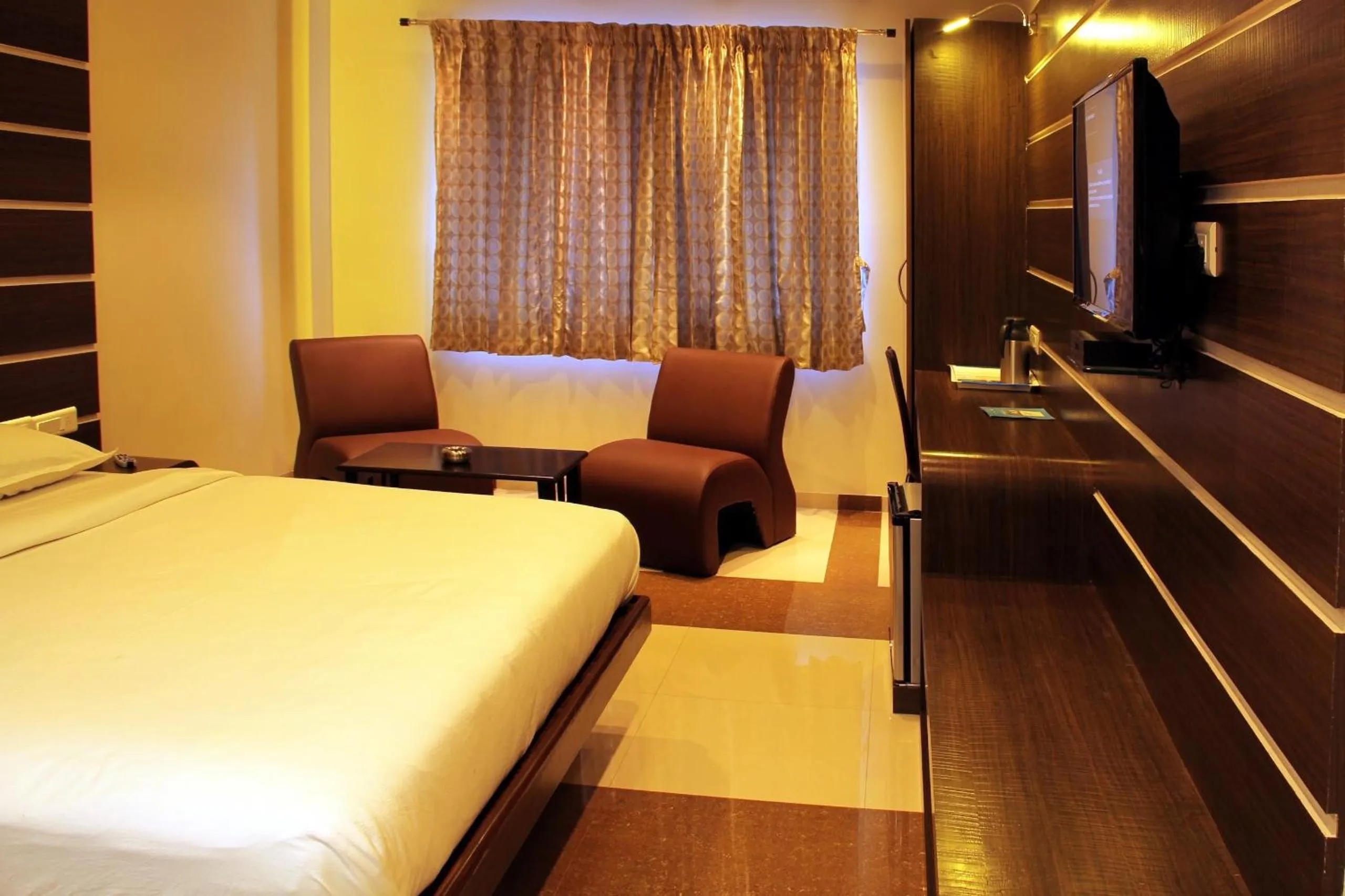 Photo of the whole room, Bed in SBS Grand