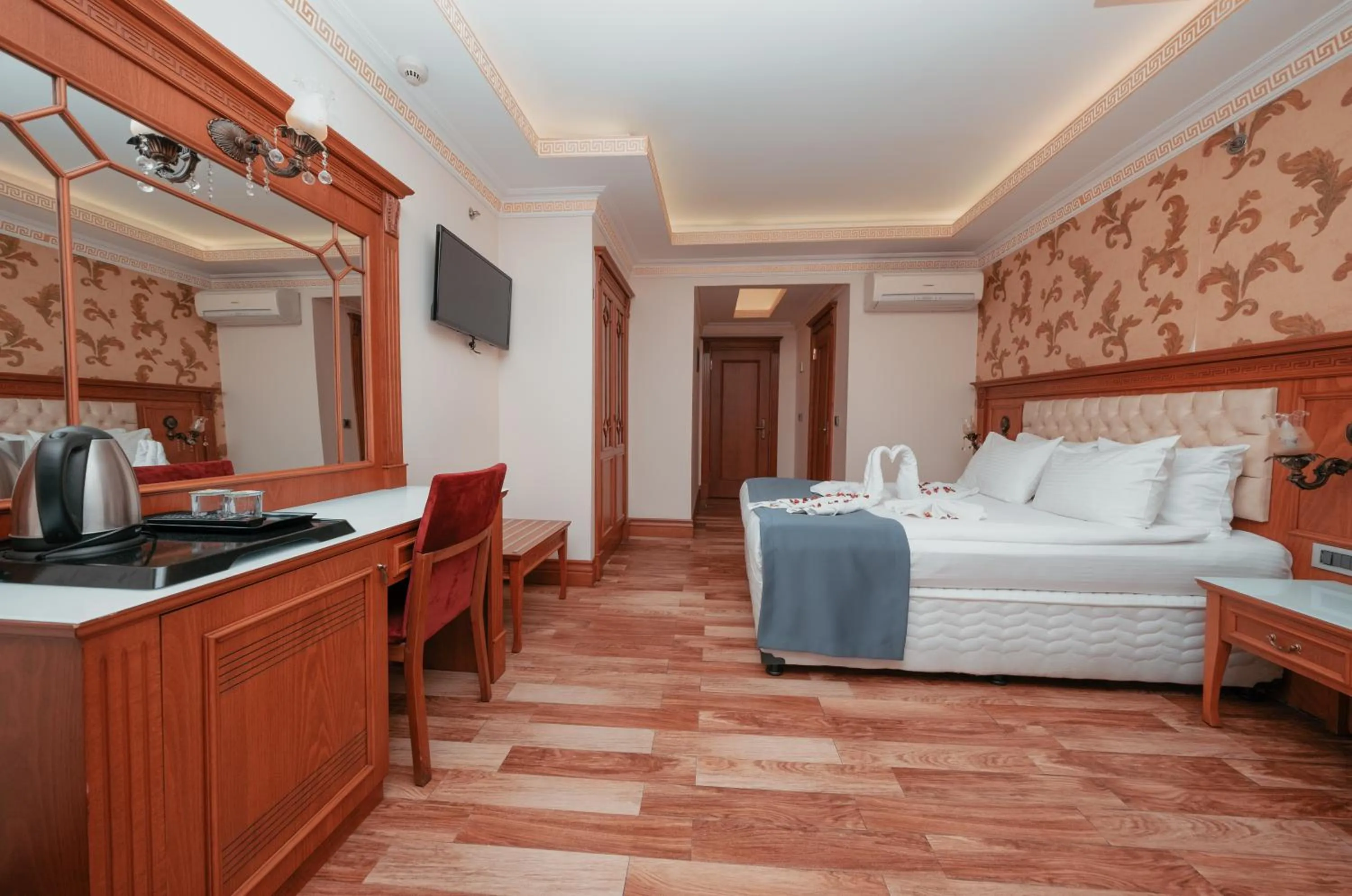 Bed in Lausos Palace Hotel Şişli