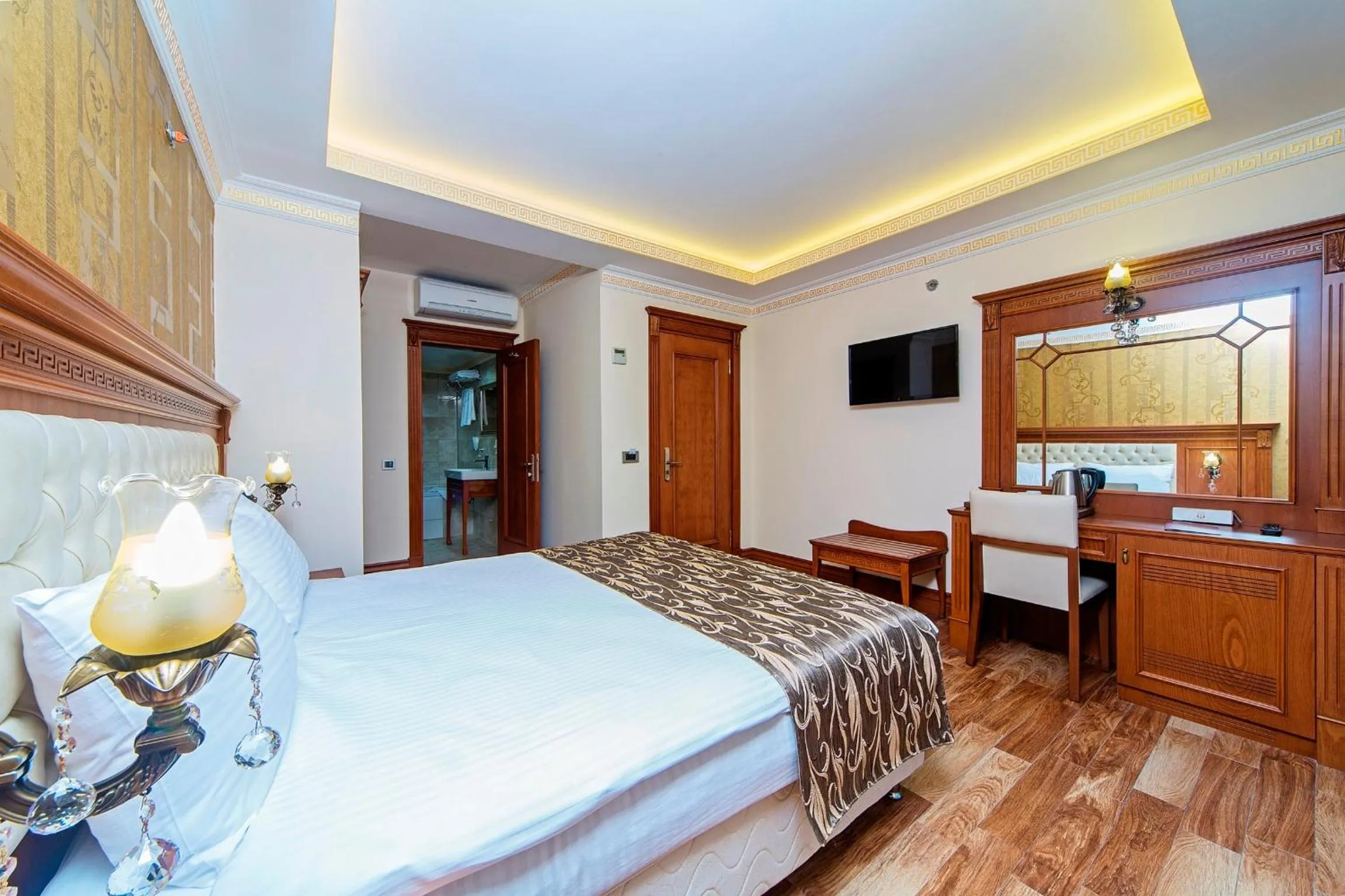 Photo of the whole room, Bed in Lausos Palace Hotel Şişli