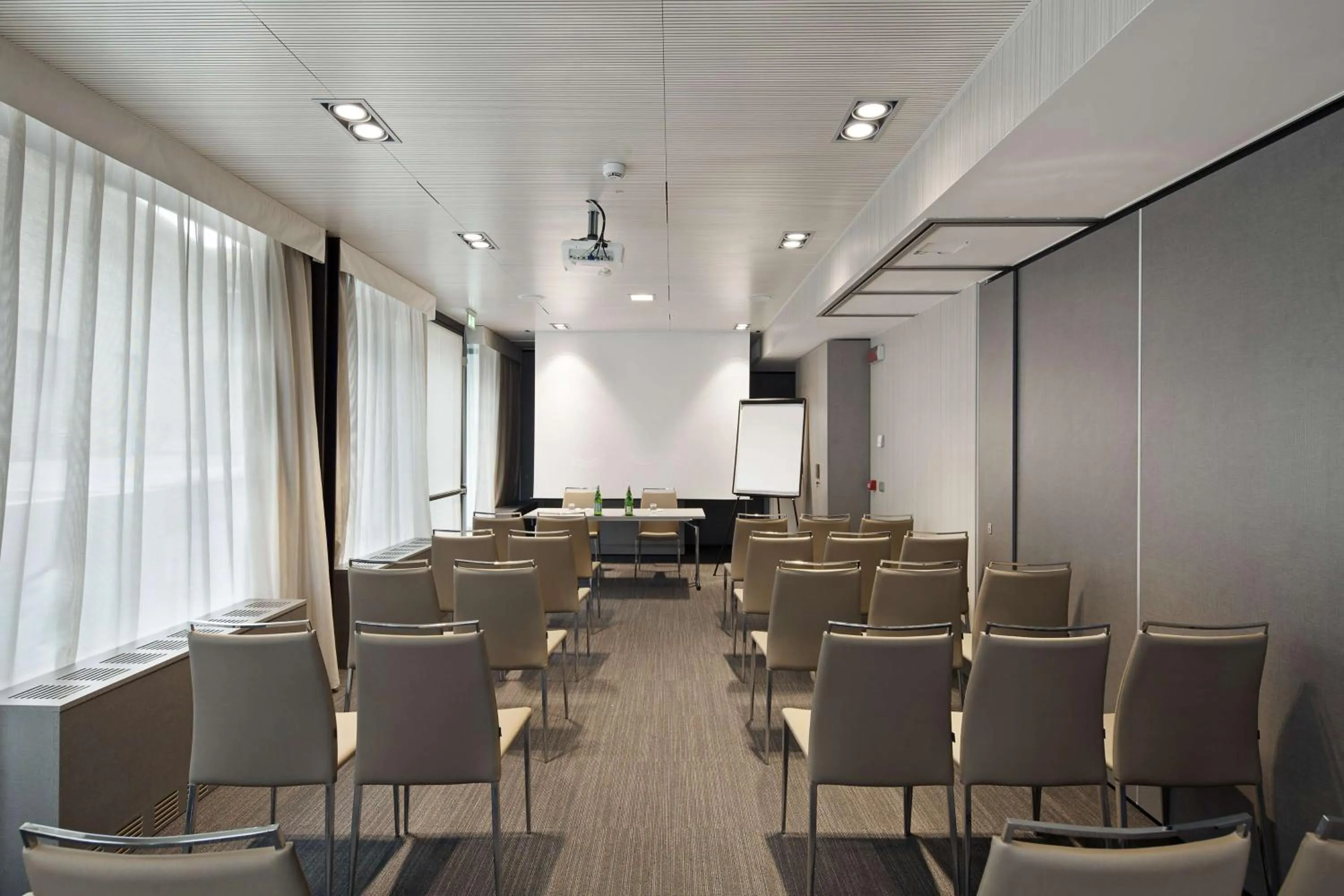 Meeting/conference room in NH Parma