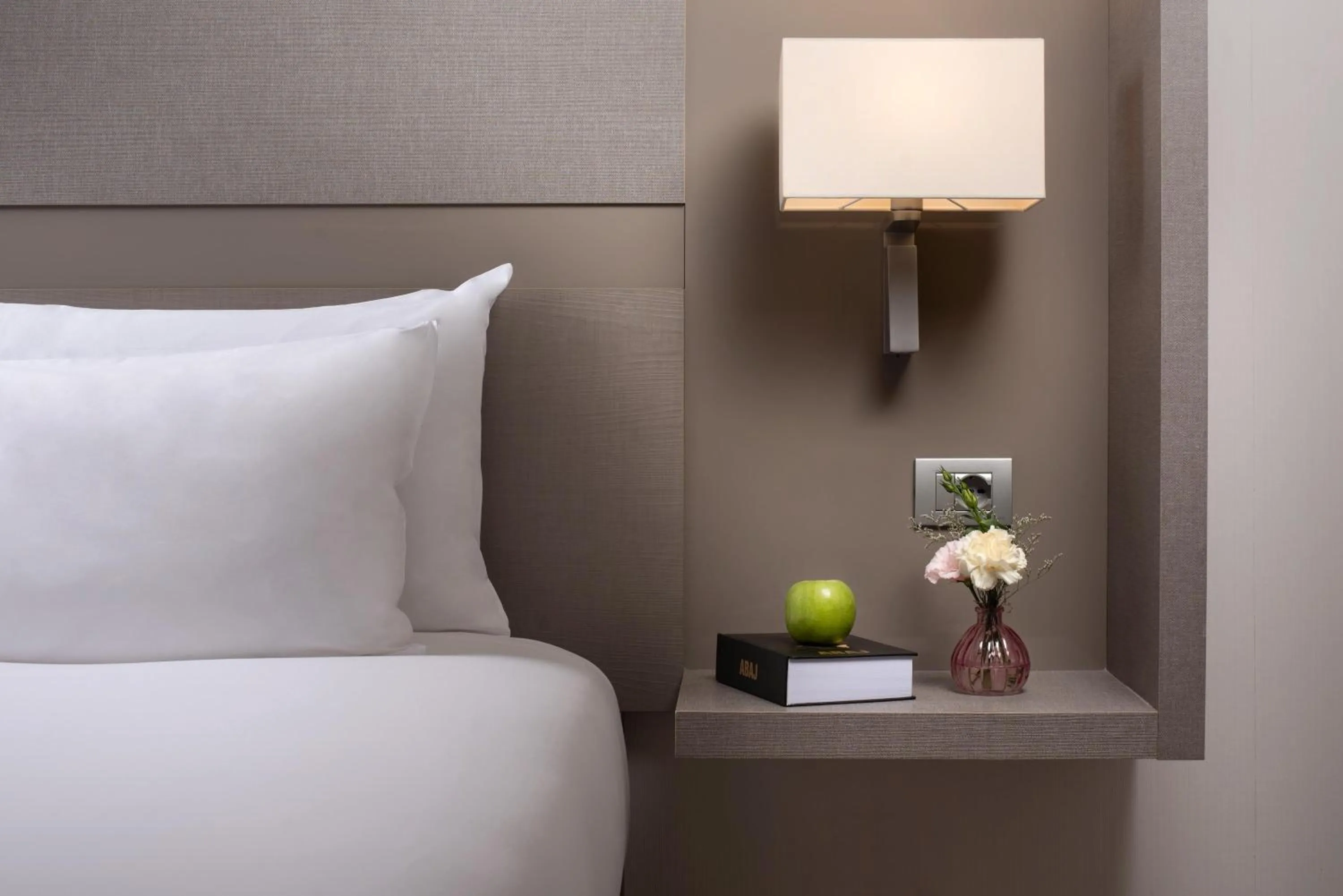 Bedroom, Bed in NH Parma