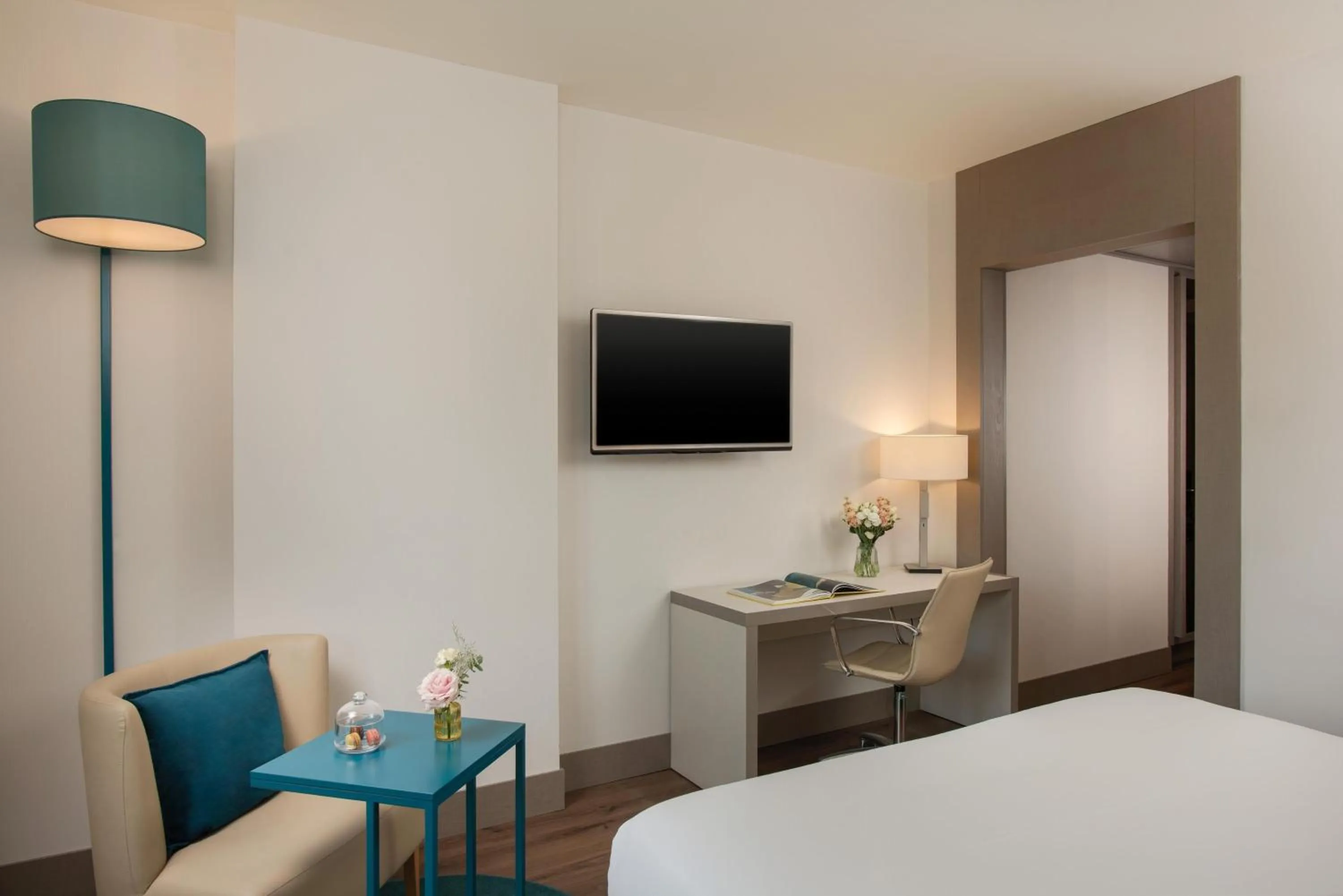 Bedroom, Bed in NH Parma