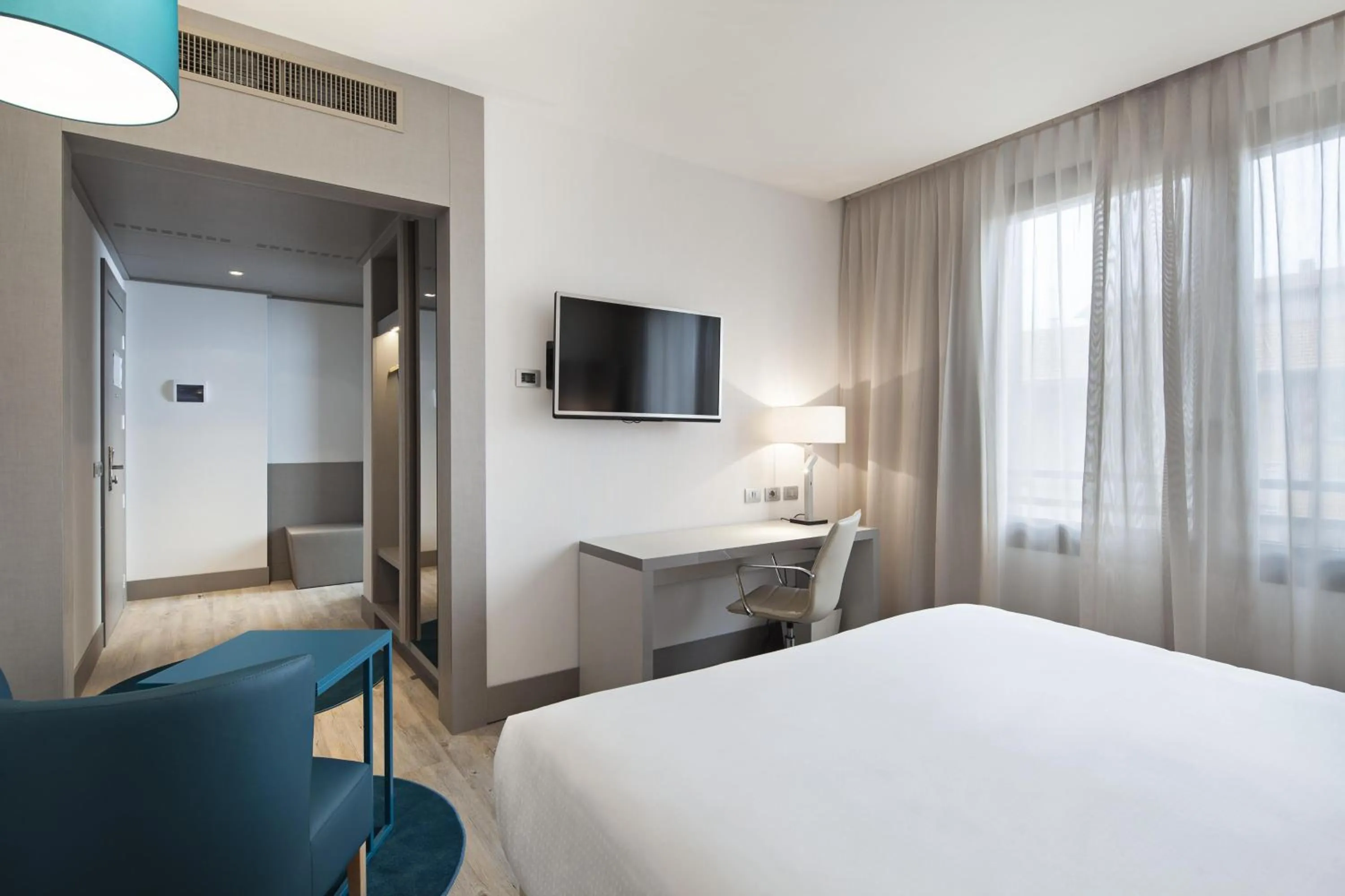 Bedroom, Bed in NH Parma