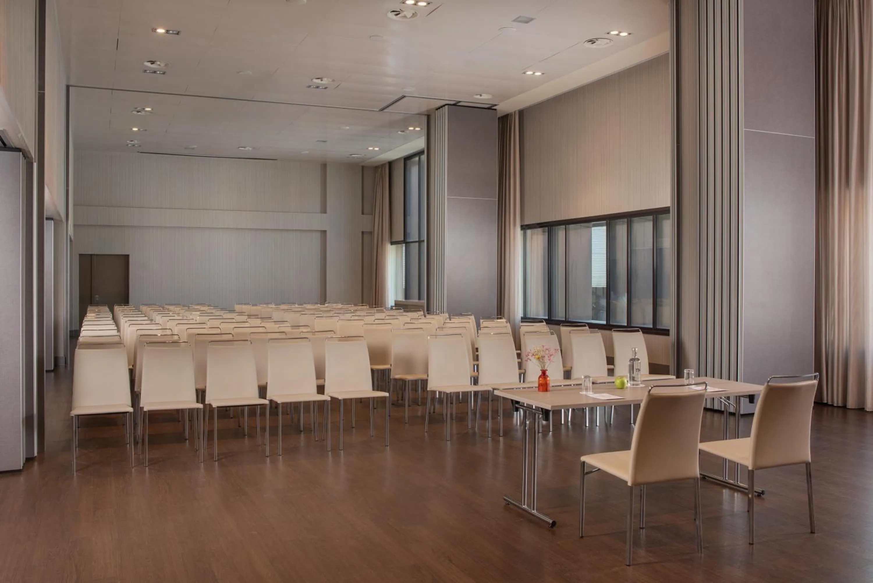 Meeting/conference room in NH Parma