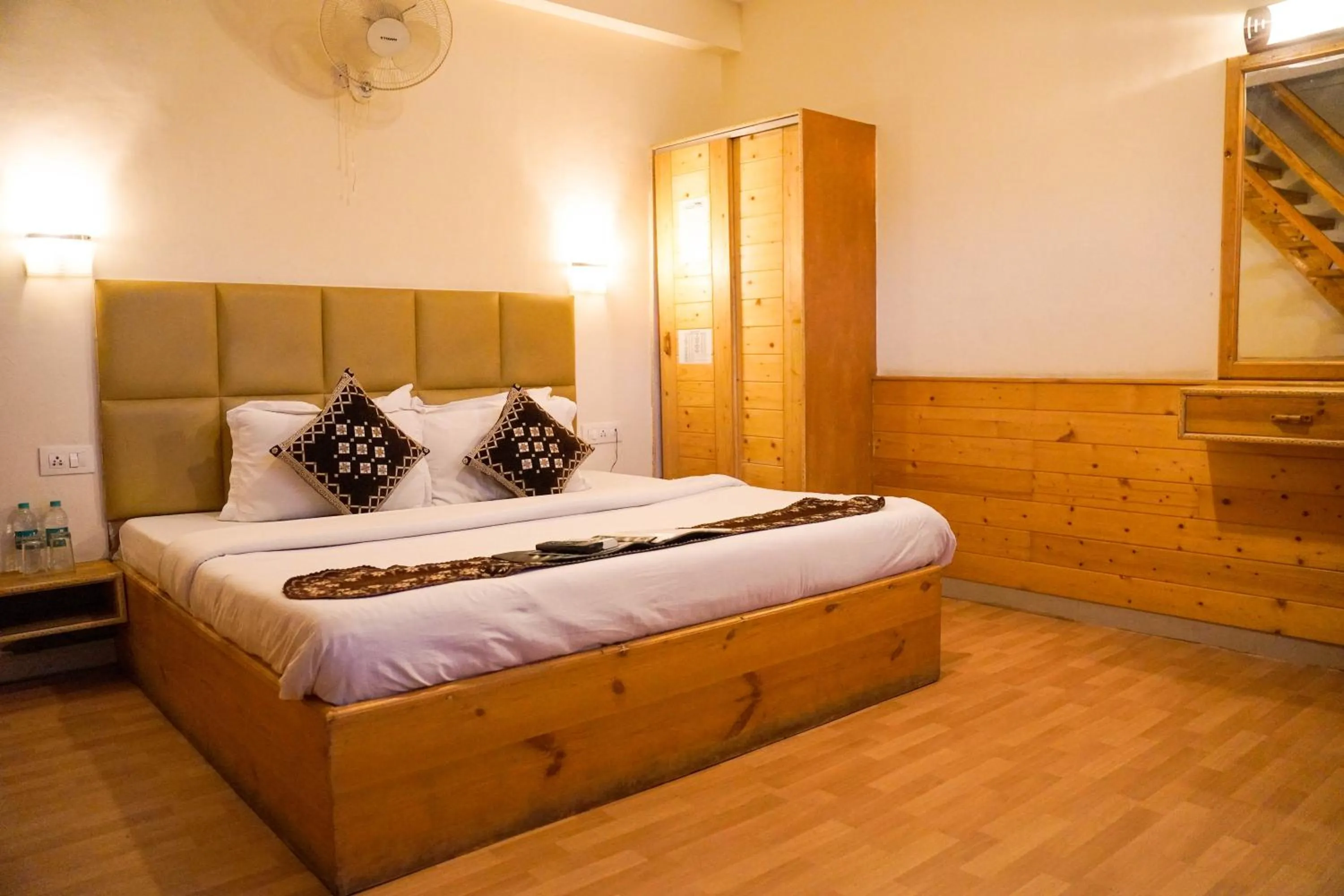 Photo of the whole room in Ride At Hill-Nihal Hotel & Cottage