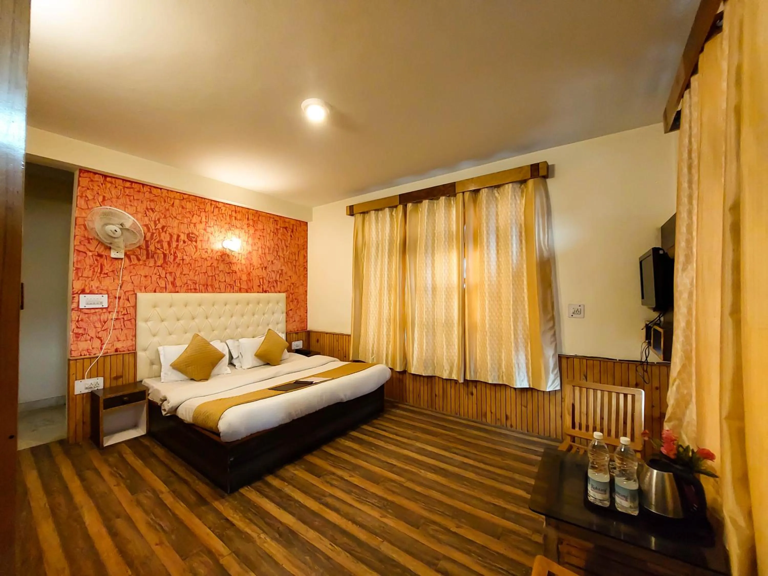 Photo of the whole room in Ride At Hill-Nihal Hotel & Cottage