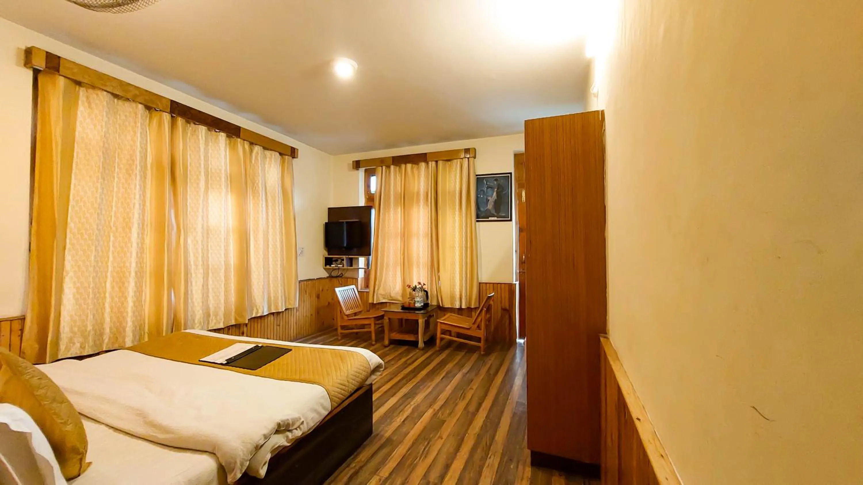 Photo of the whole room in Ride At Hill-Nihal Hotel & Cottage