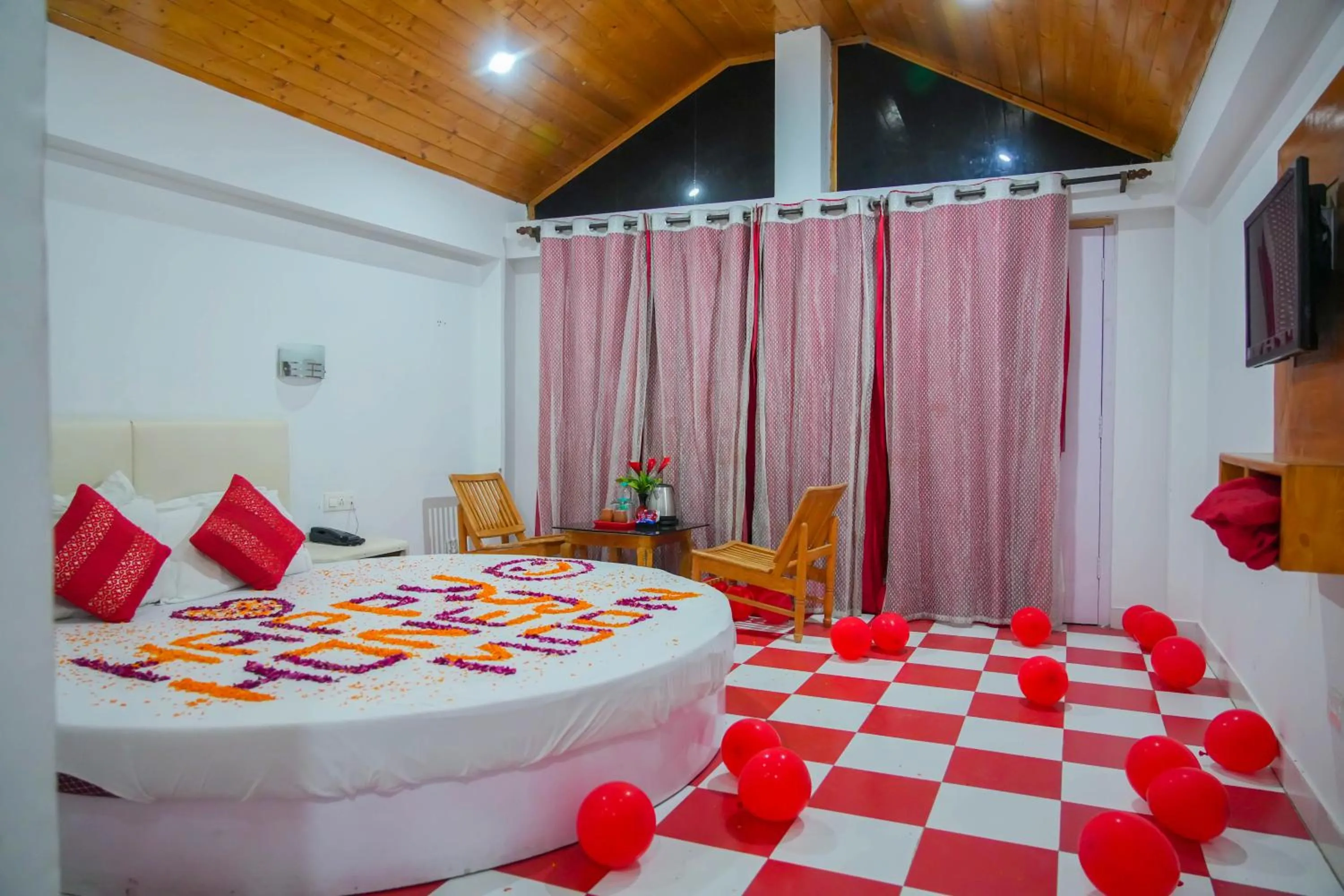 TV and multimedia in Ride At Hill-Nihal Hotel & Cottage