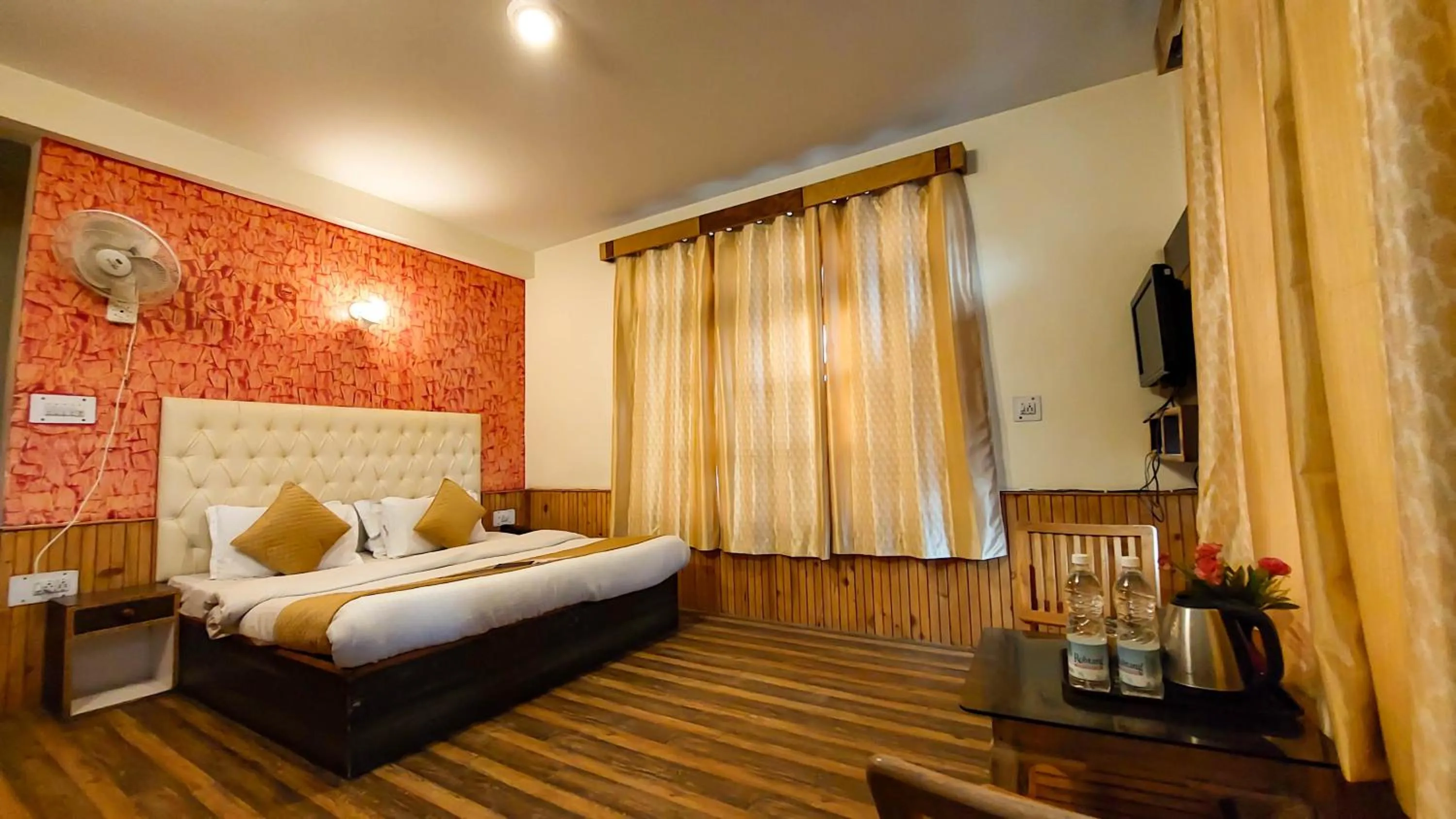 Photo of the whole room in Ride At Hill-Nihal Hotel & Cottage