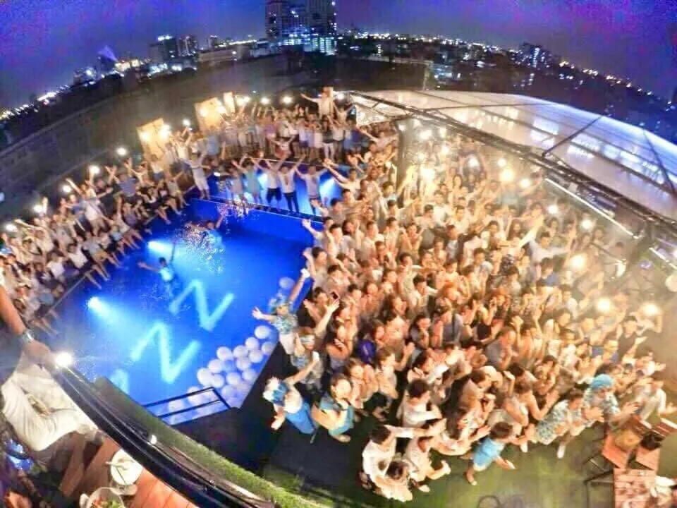 Restaurant/places to eat in Varindavan Park Serviced Residence