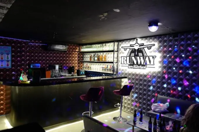 Restaurant/places to eat in Varindavan Park Serviced Residence