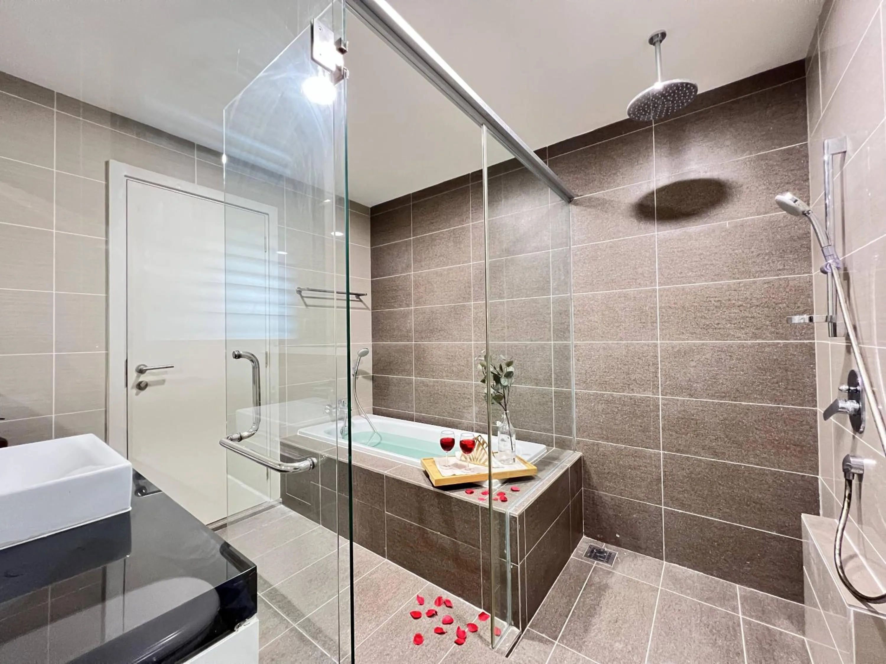 Hot Tub in Iskandar Residence @ UHA