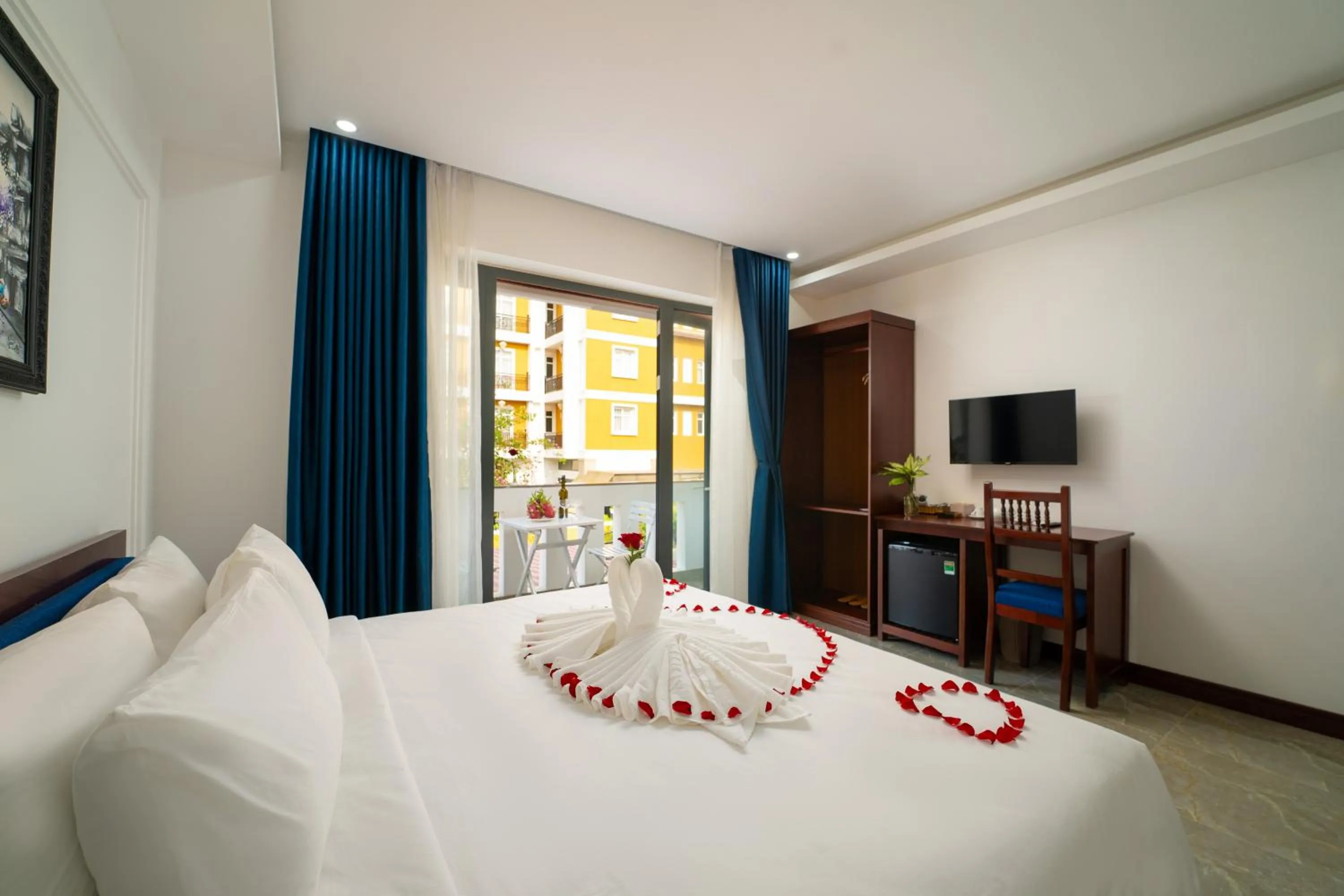 View (from property/room), Bed in Southern River Hotel