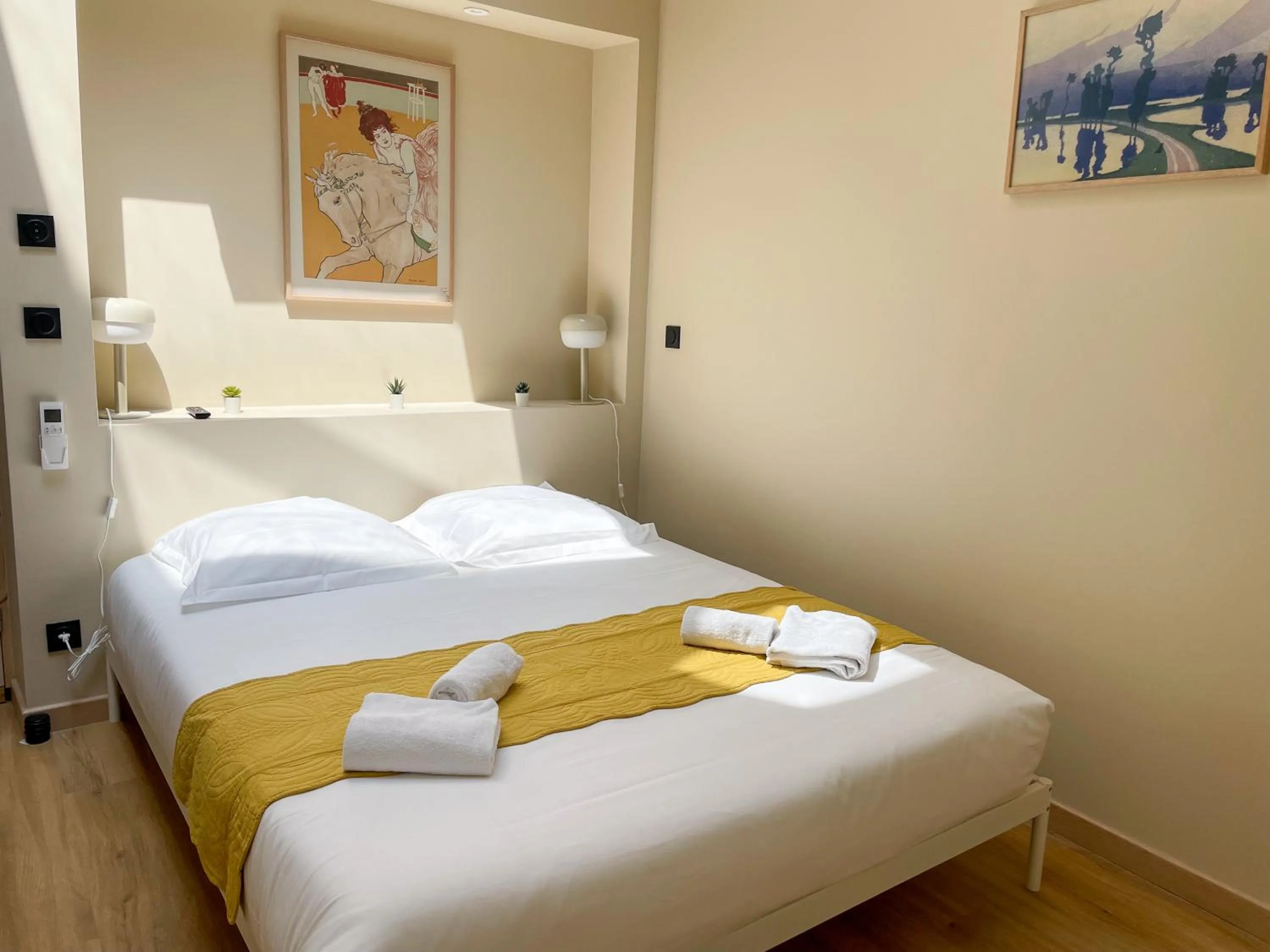 Bed in La Collégiale