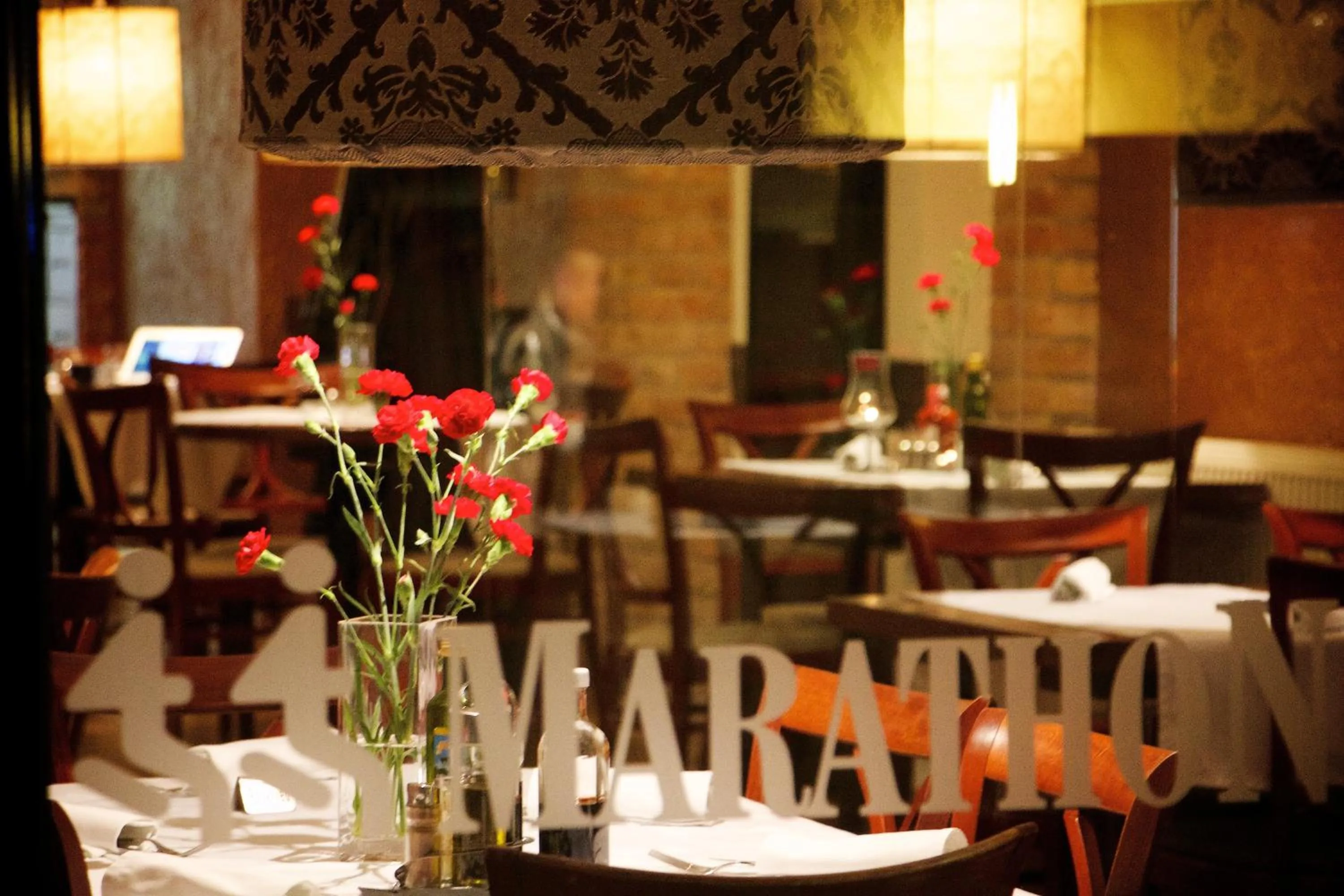 Restaurant/places to eat in Hotel Marathon