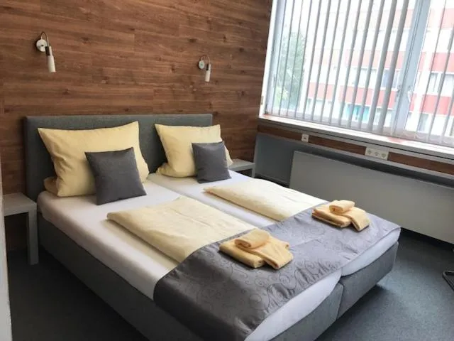Photo of the whole room, Bed in CREO Munich City
