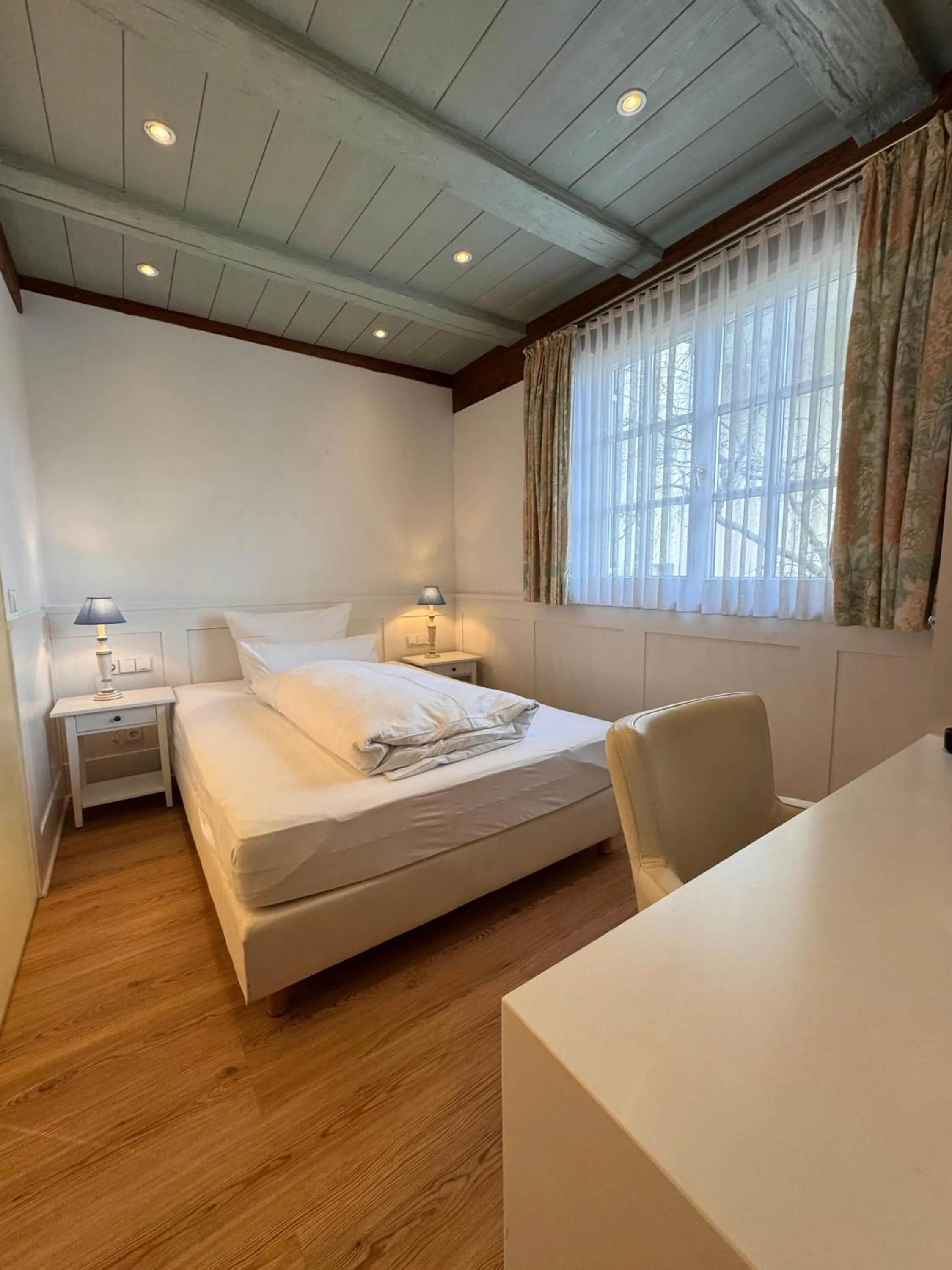 Bedroom, Bed in Boutique Hotel am Rathaus - Reblaus