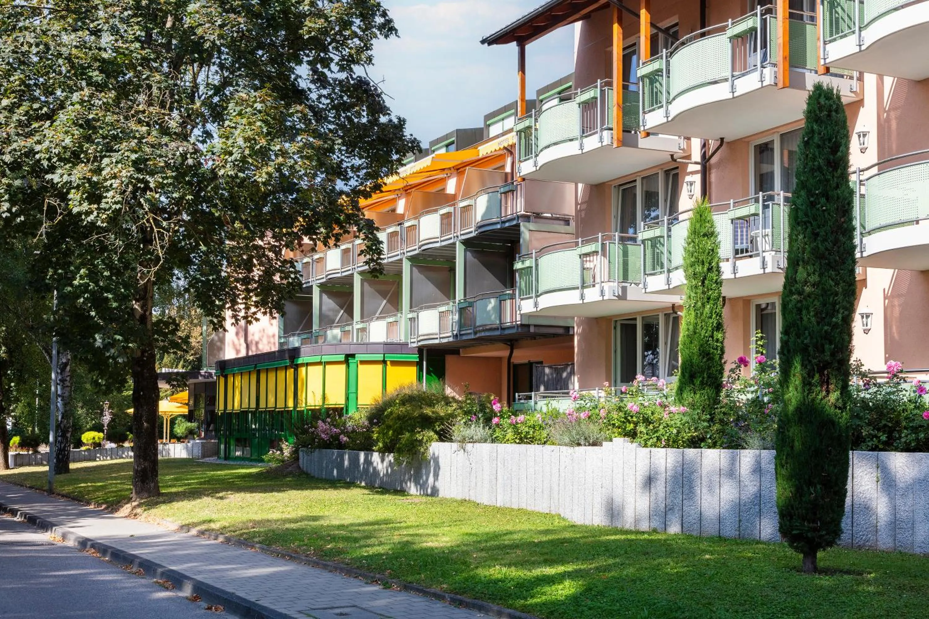 Property building in Parkhotel an der Therme