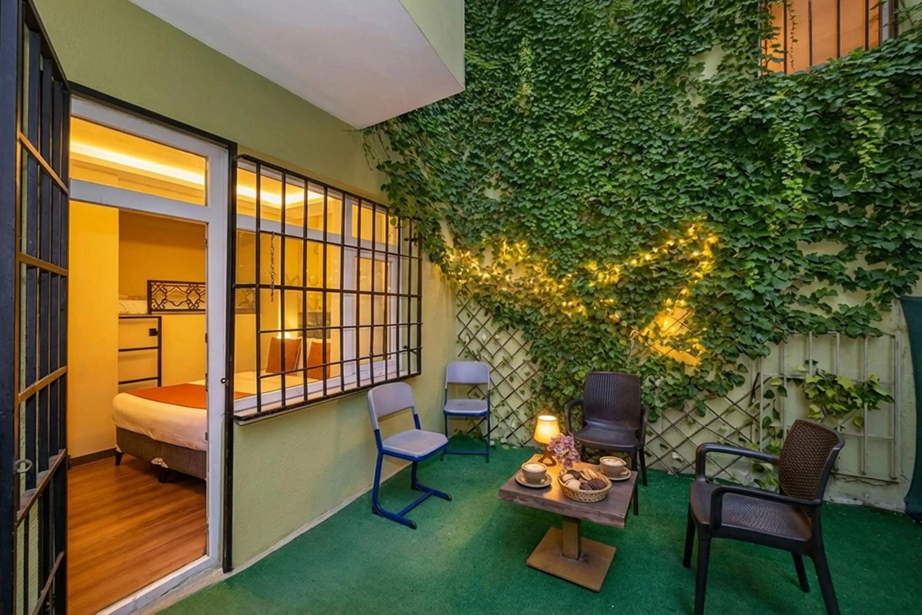 Balcony/Terrace, Bed in hotel La Vitrine