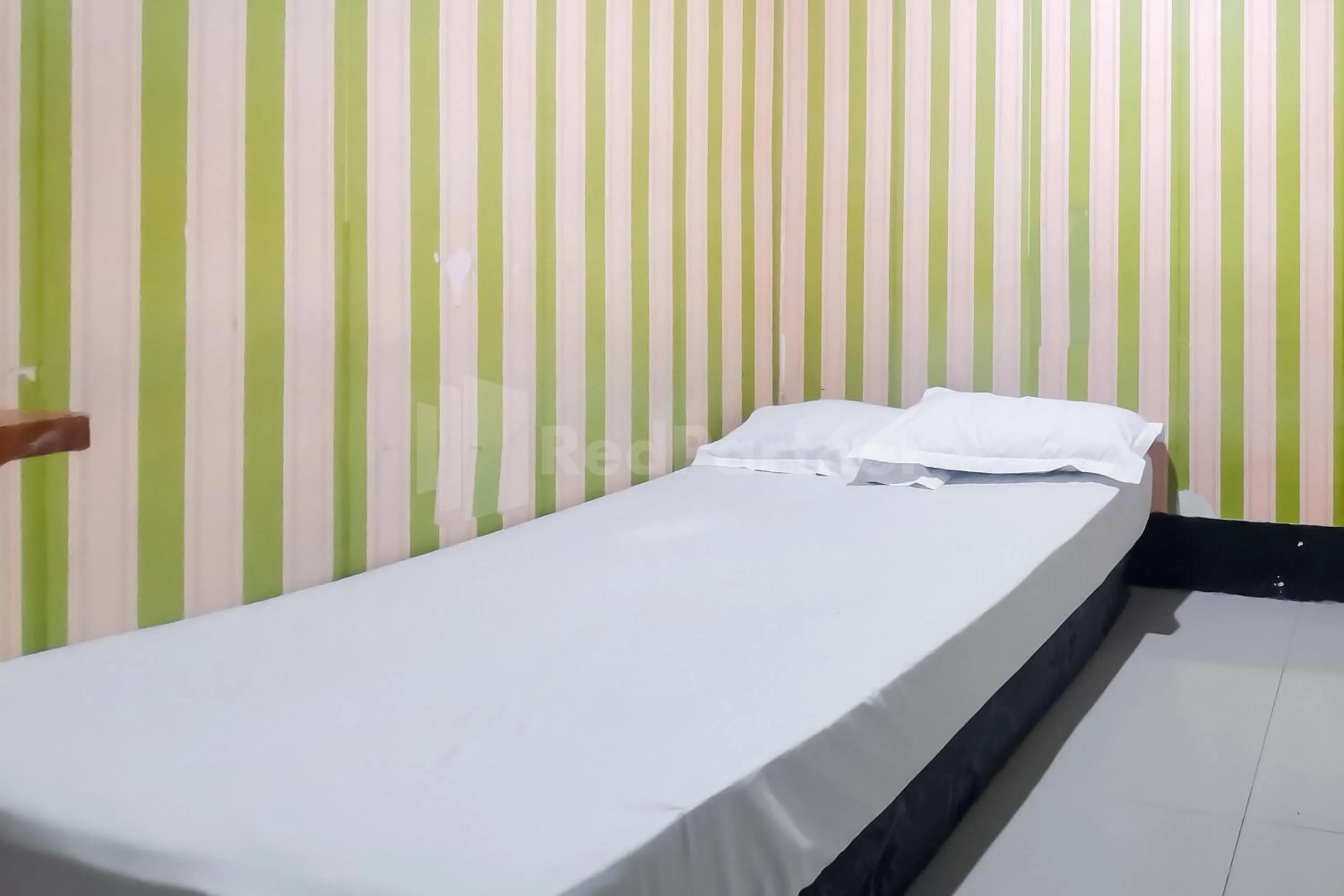 Bed in Tangki Residence 2 RedPartner