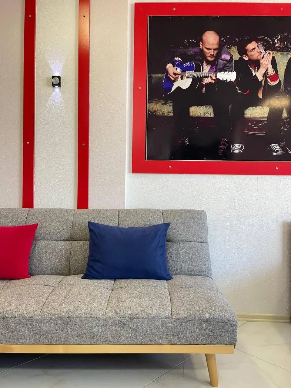 Decorative detail in Rock Hotel First Line