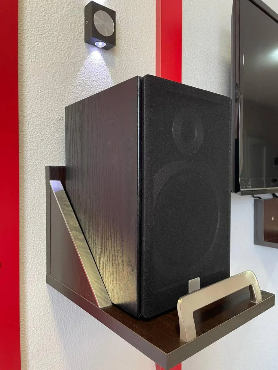 TV and multimedia in Rock Hotel First Line