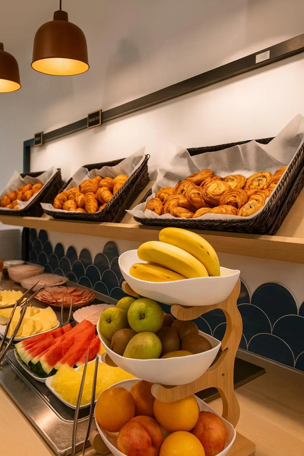 Buffet breakfast in Kyriad Clermont-Ferrand-Sud - La Pardieu