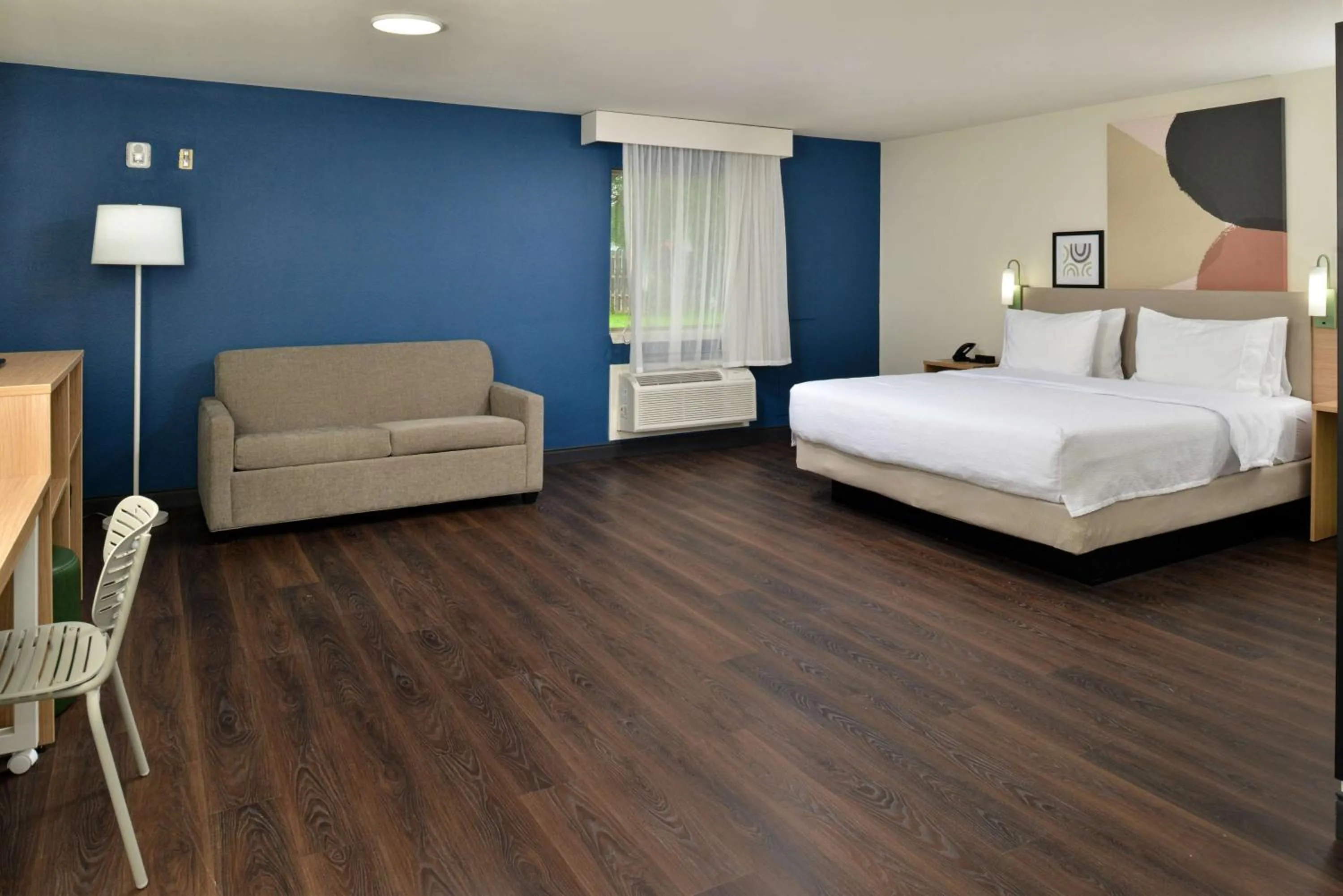 Living room, Bed in Spark By Hilton Dallas Medical District Love Field