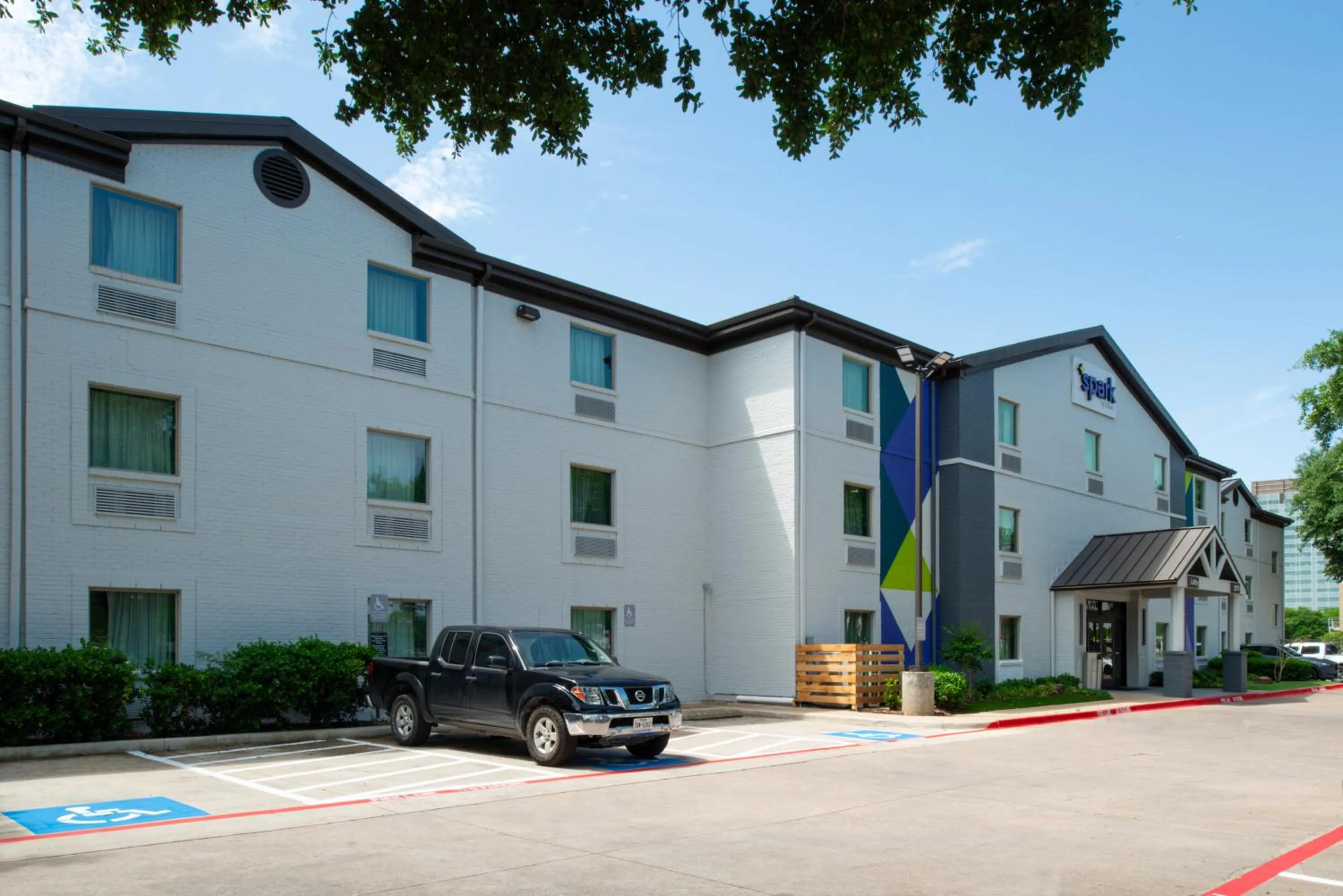 Property building in Spark By Hilton Dallas Medical District Love Field