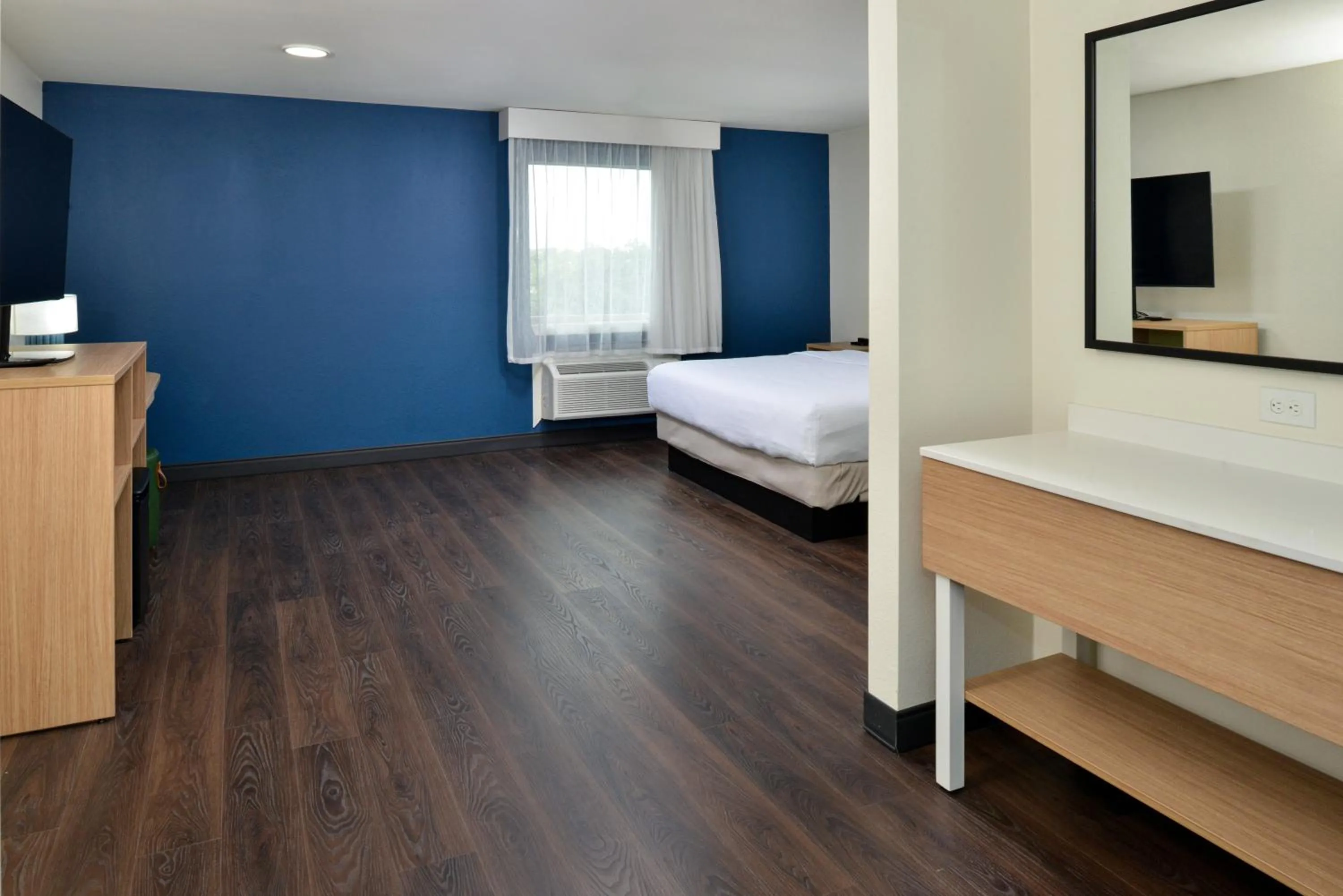 Bedroom, Bed in Spark By Hilton Dallas Medical District Love Field