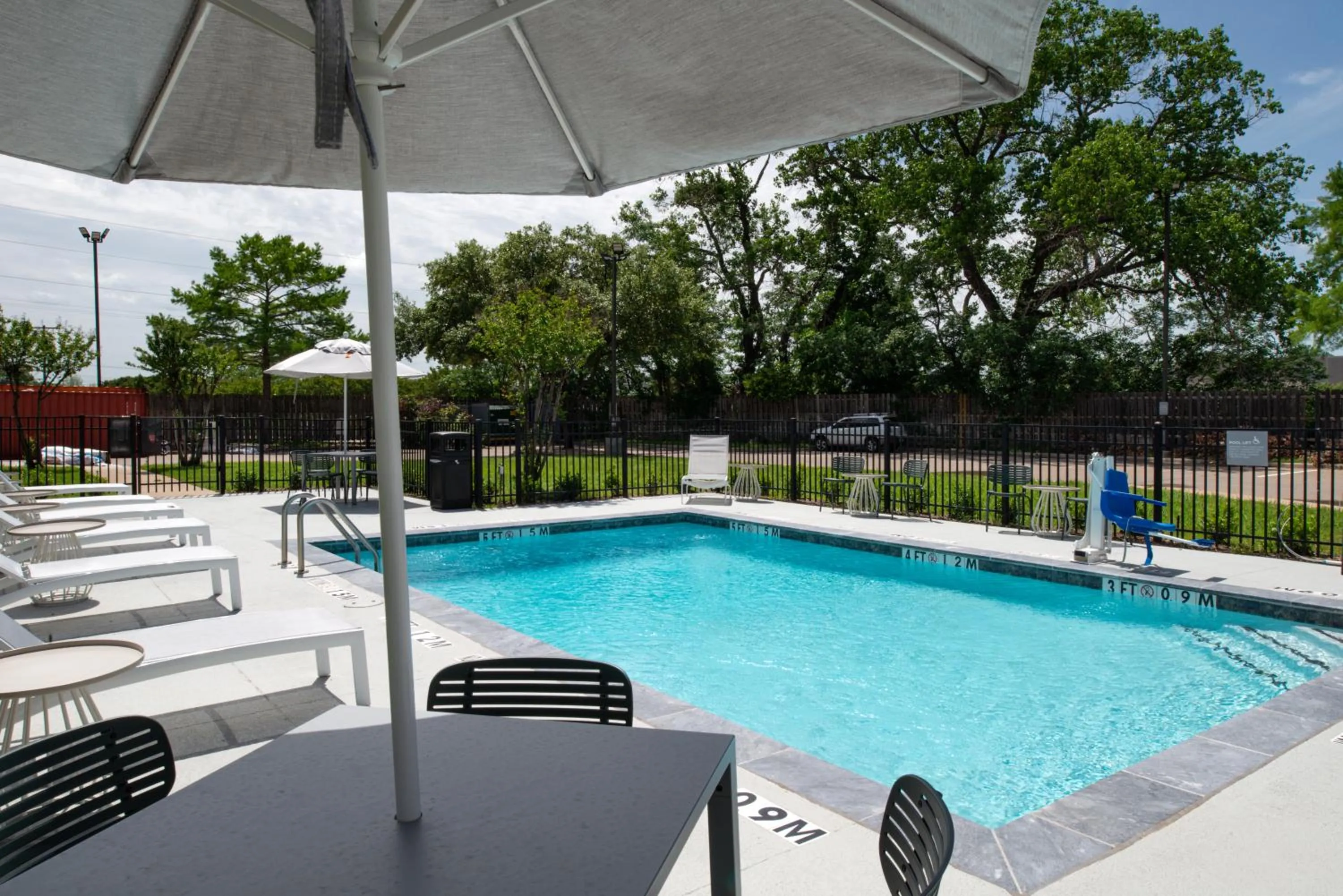 Swimming pool in Spark By Hilton Dallas Medical District Love Field