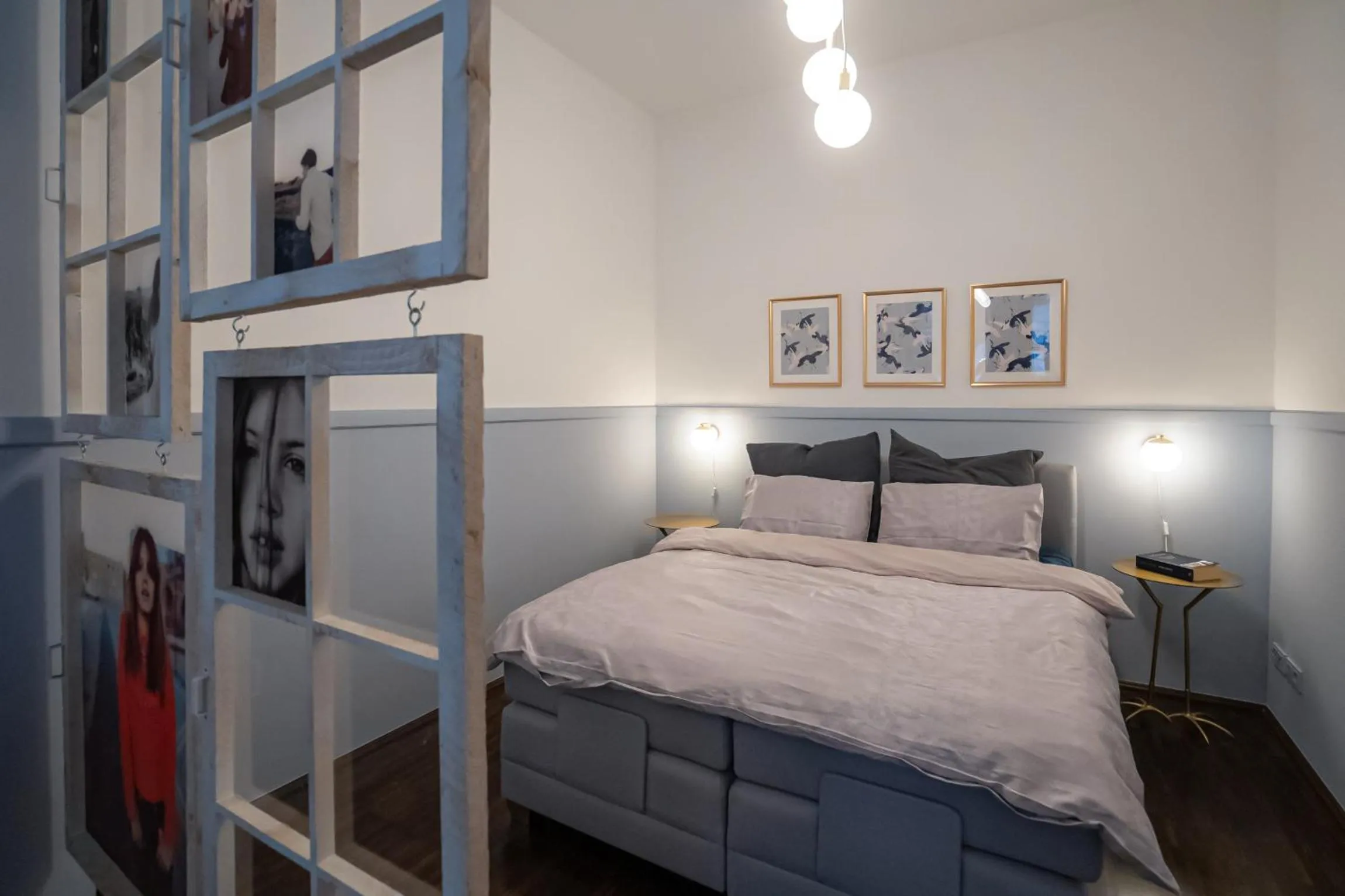 Bed in Designer Loft-Ferienwohnung im Zentrum mit Tiefgaragen-Parkplatz, Waschmaschine und Privatterrasse