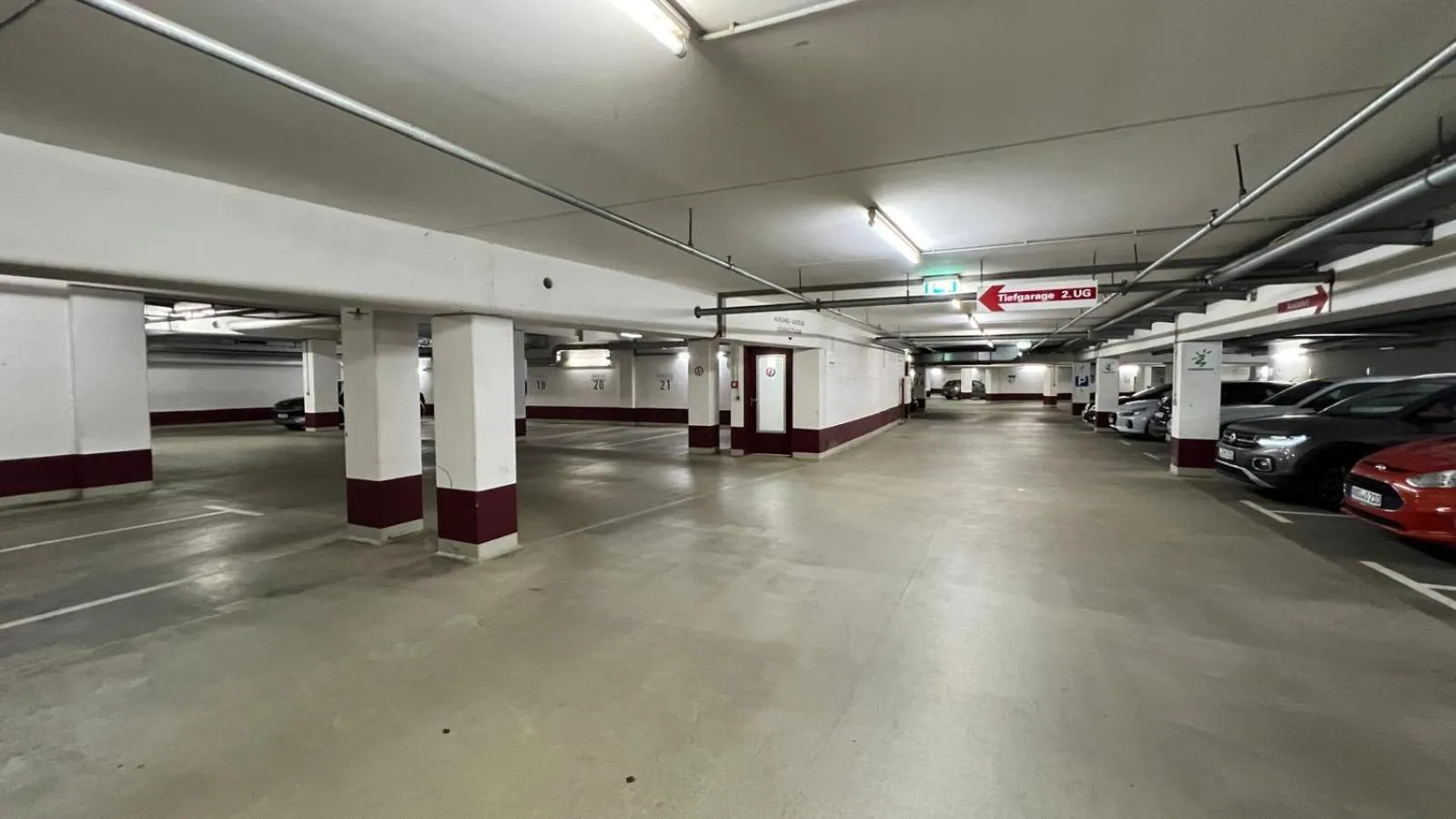Parking in Designer Loft-Ferienwohnung im Zentrum mit Tiefgaragen-Parkplatz, Waschmaschine und Privatterrasse