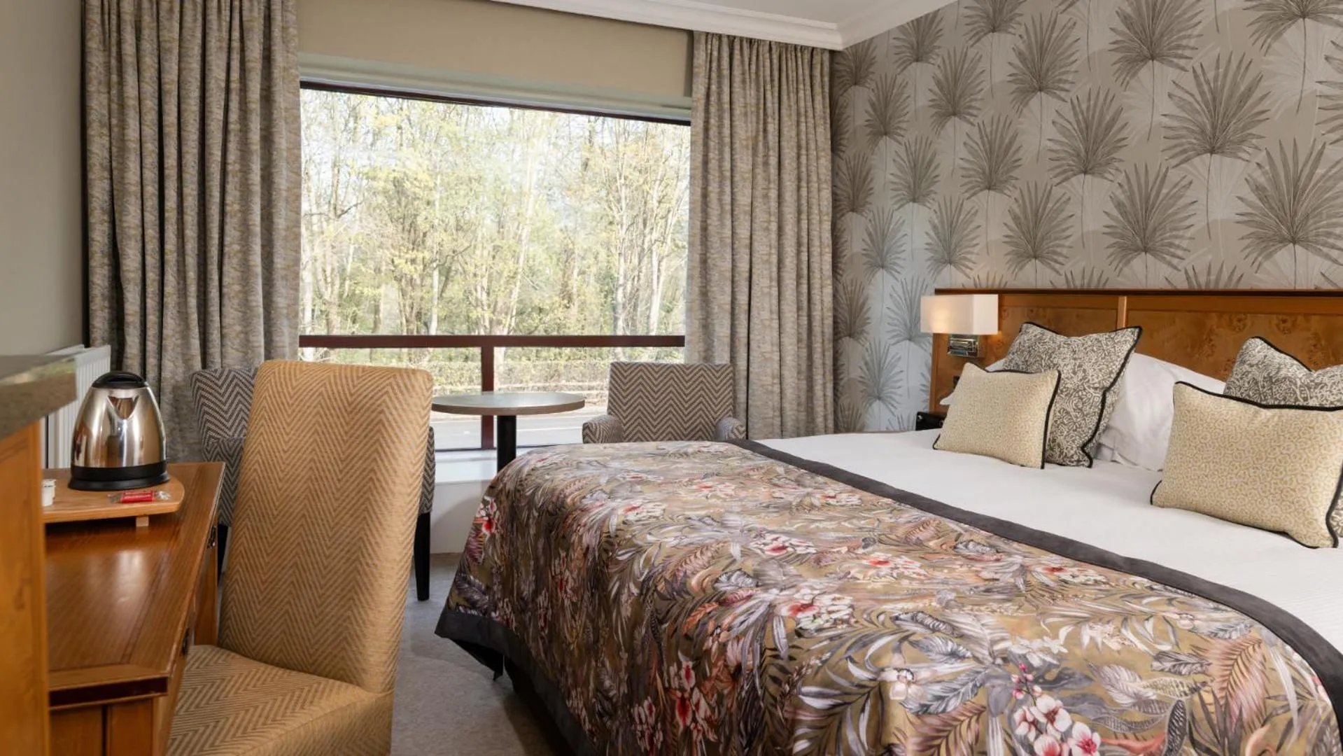 Bed in Everglades Hotel