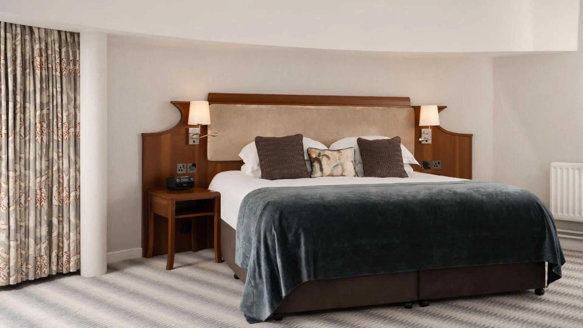 Bed in Everglades Hotel