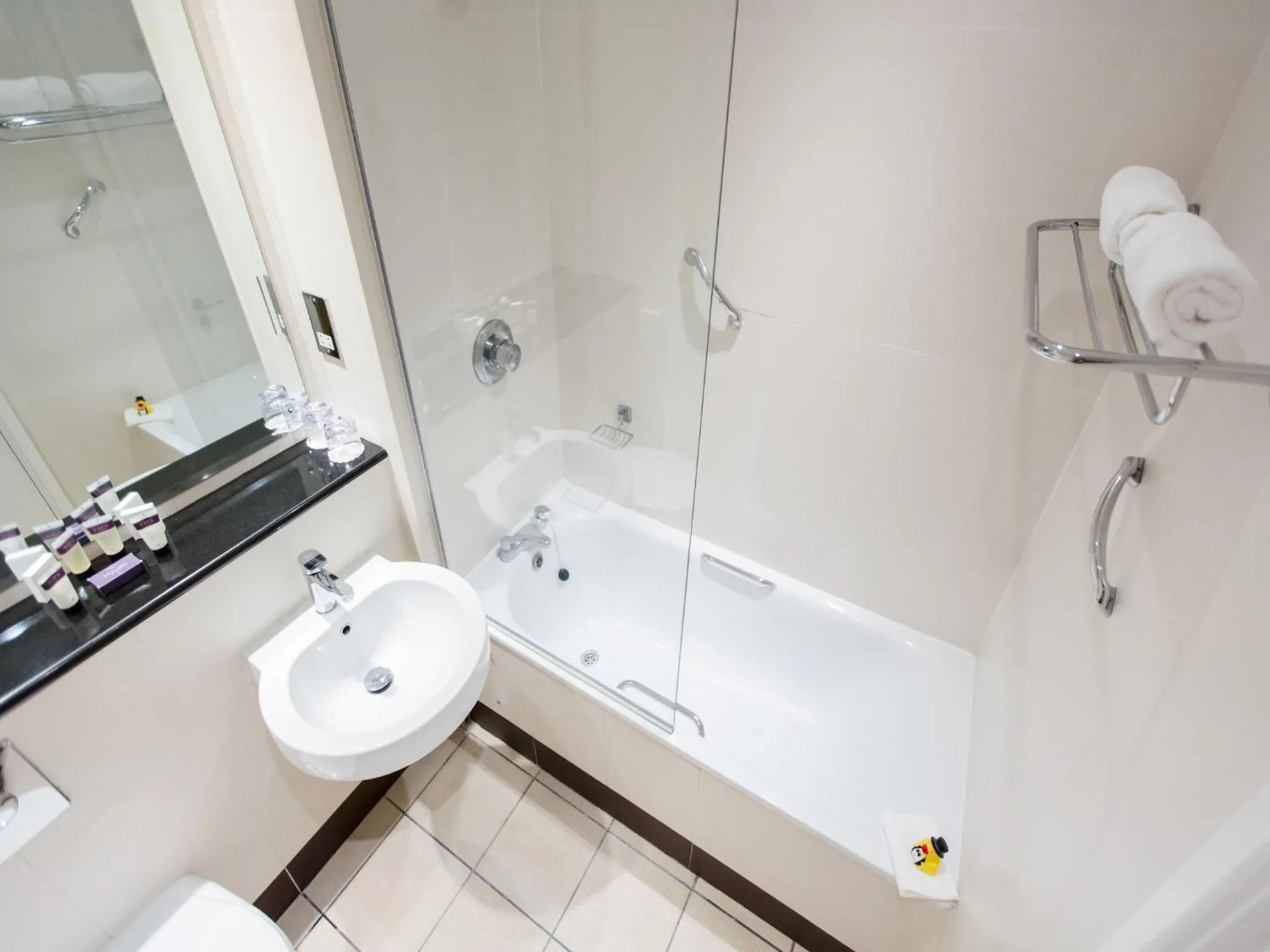 Bathroom in Everglades Hotel