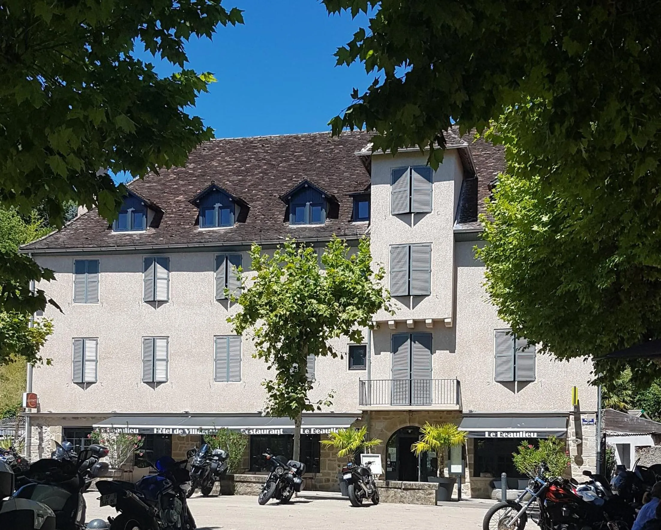 Property building in Logis Hôtel Le Beaulieu