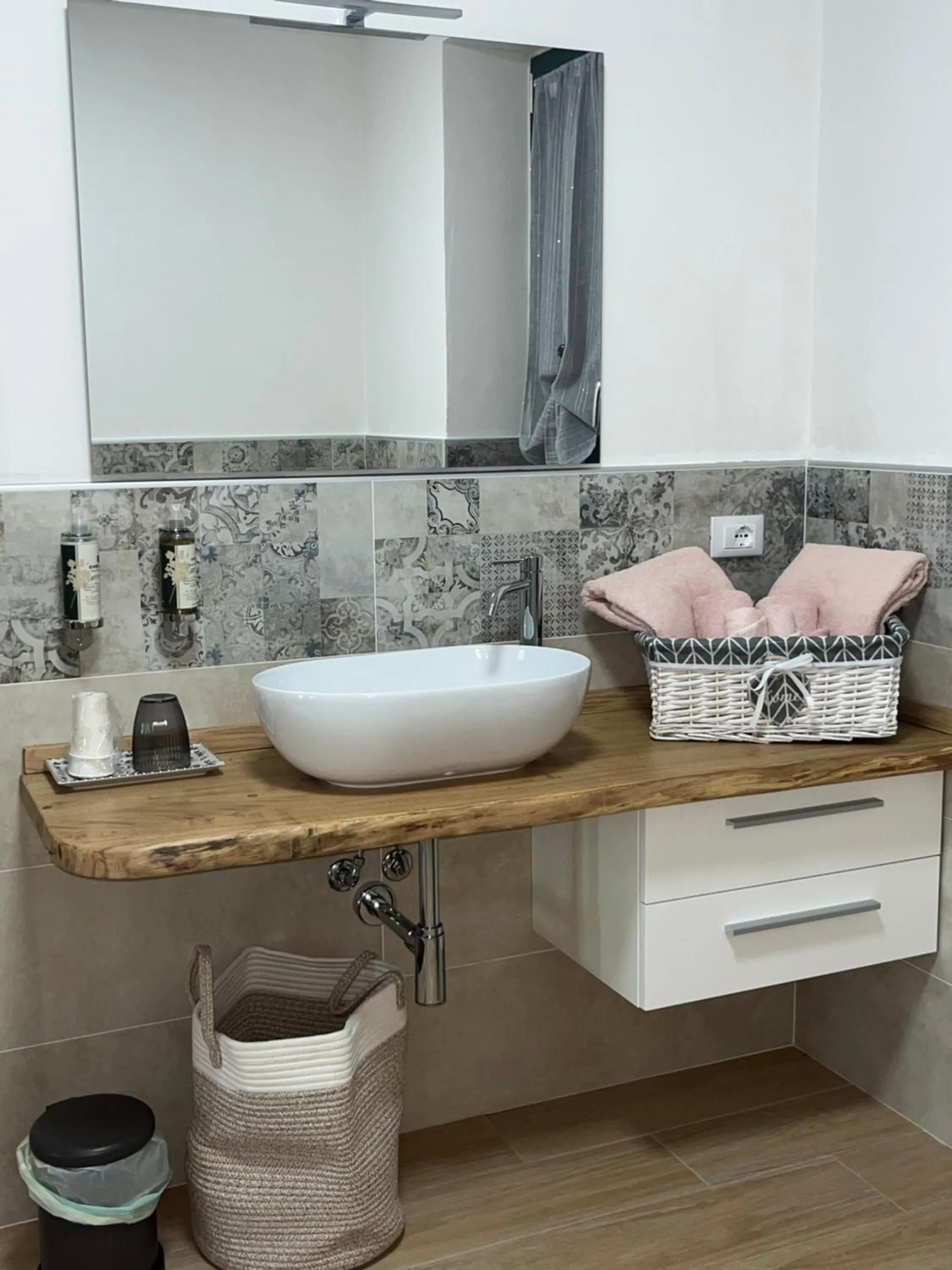 Shower, Bathroom in Il Bosco Incantato