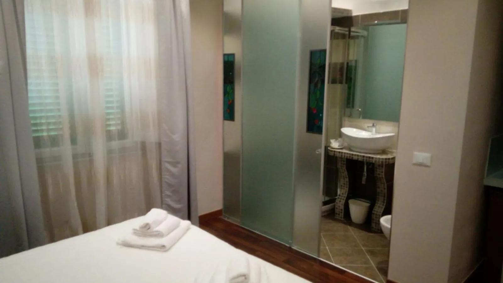 Bathroom, Bed in Antico Hotel Moderno