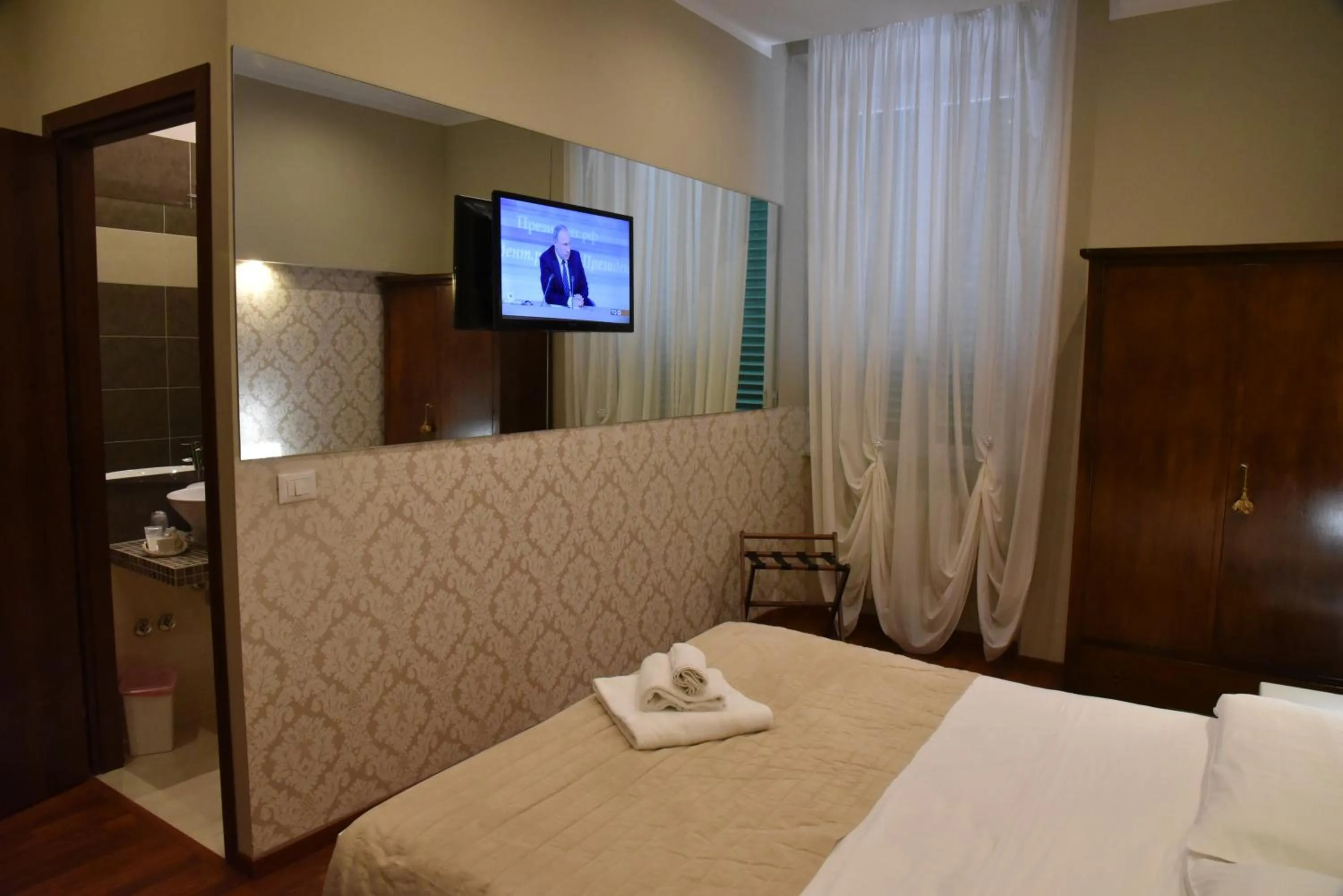 Photo of the whole room, Bed in Antico Hotel Moderno