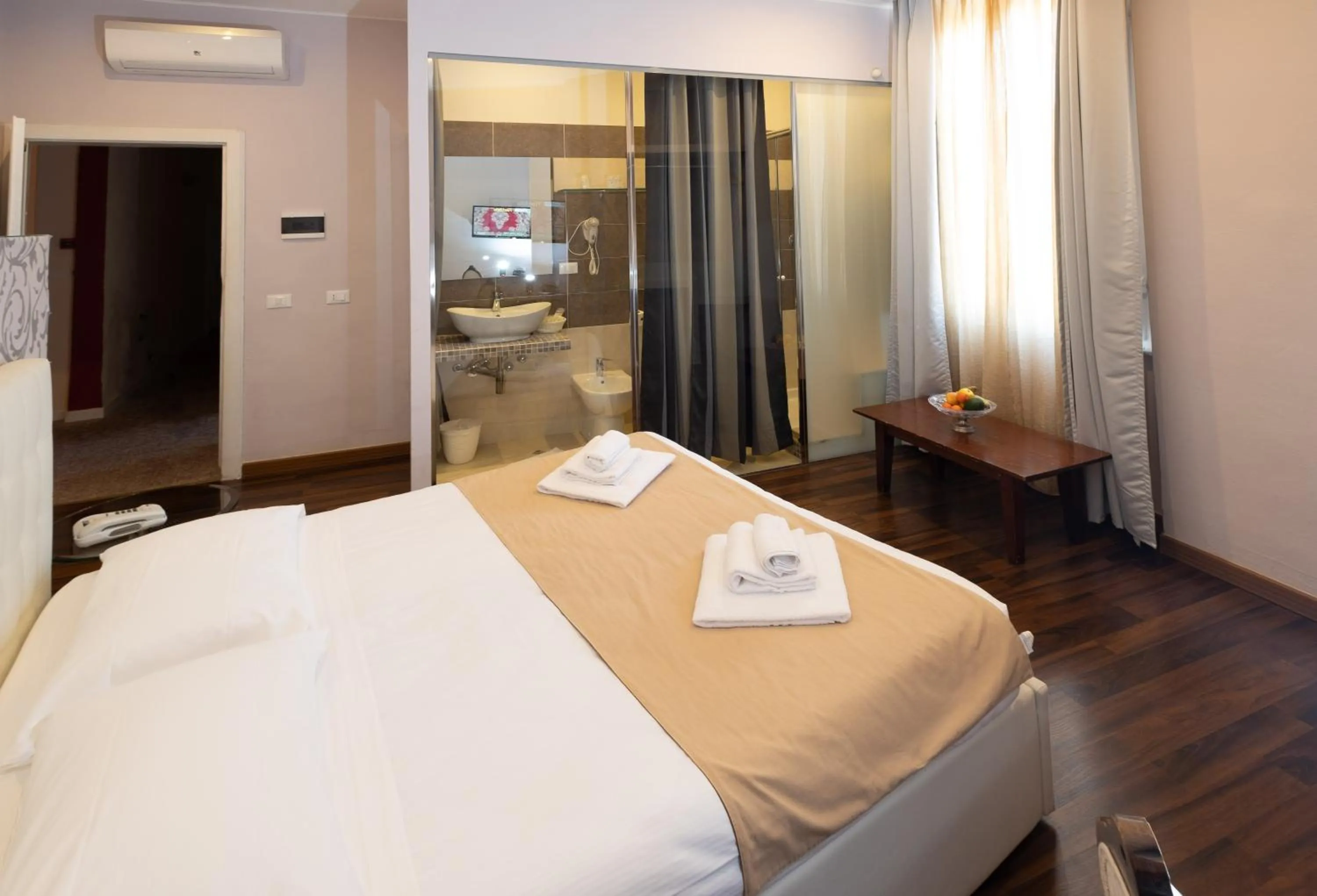 Bedroom, Bed in Antico Hotel Moderno