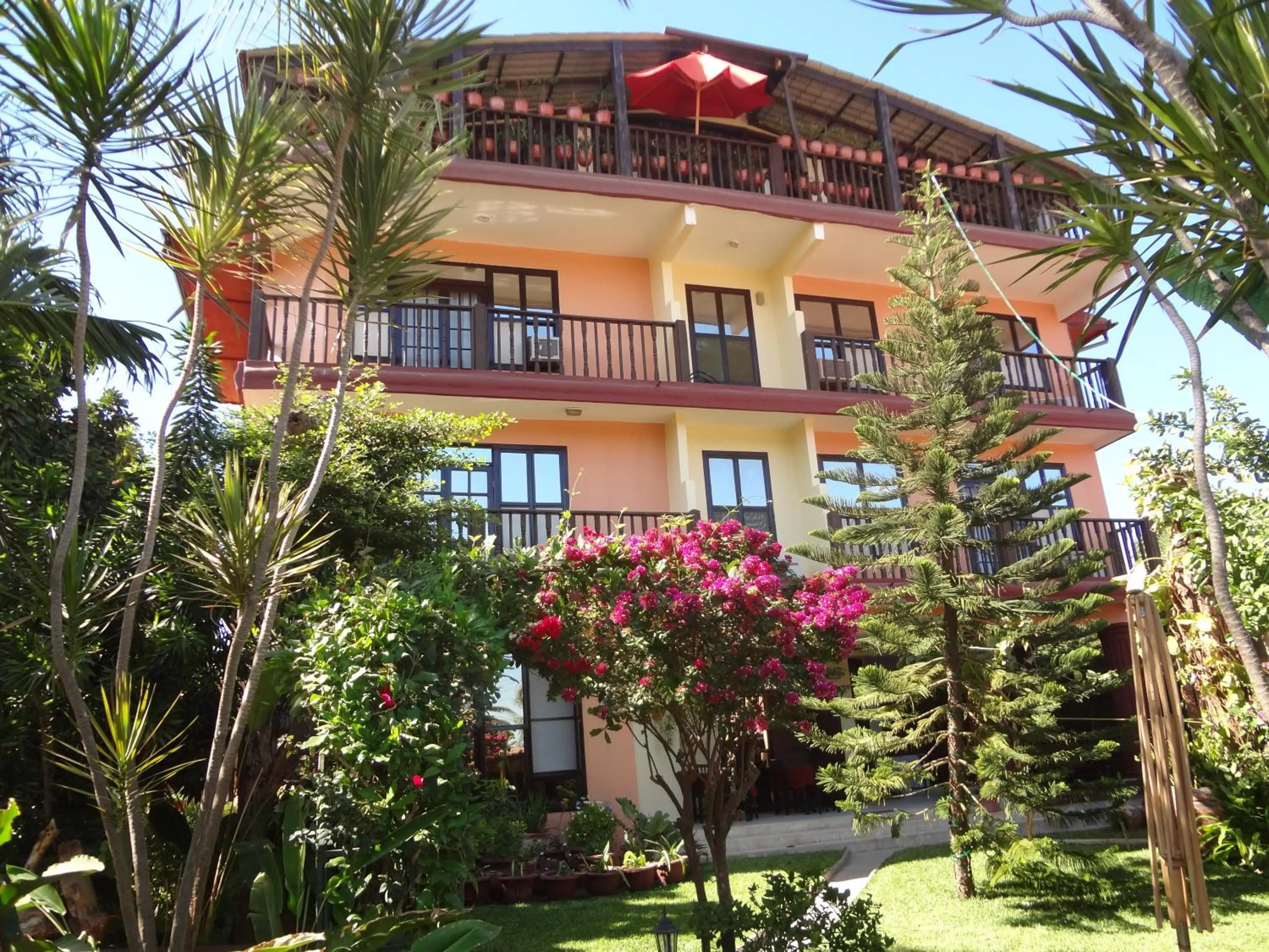 Facade/entrance in Roc Heights