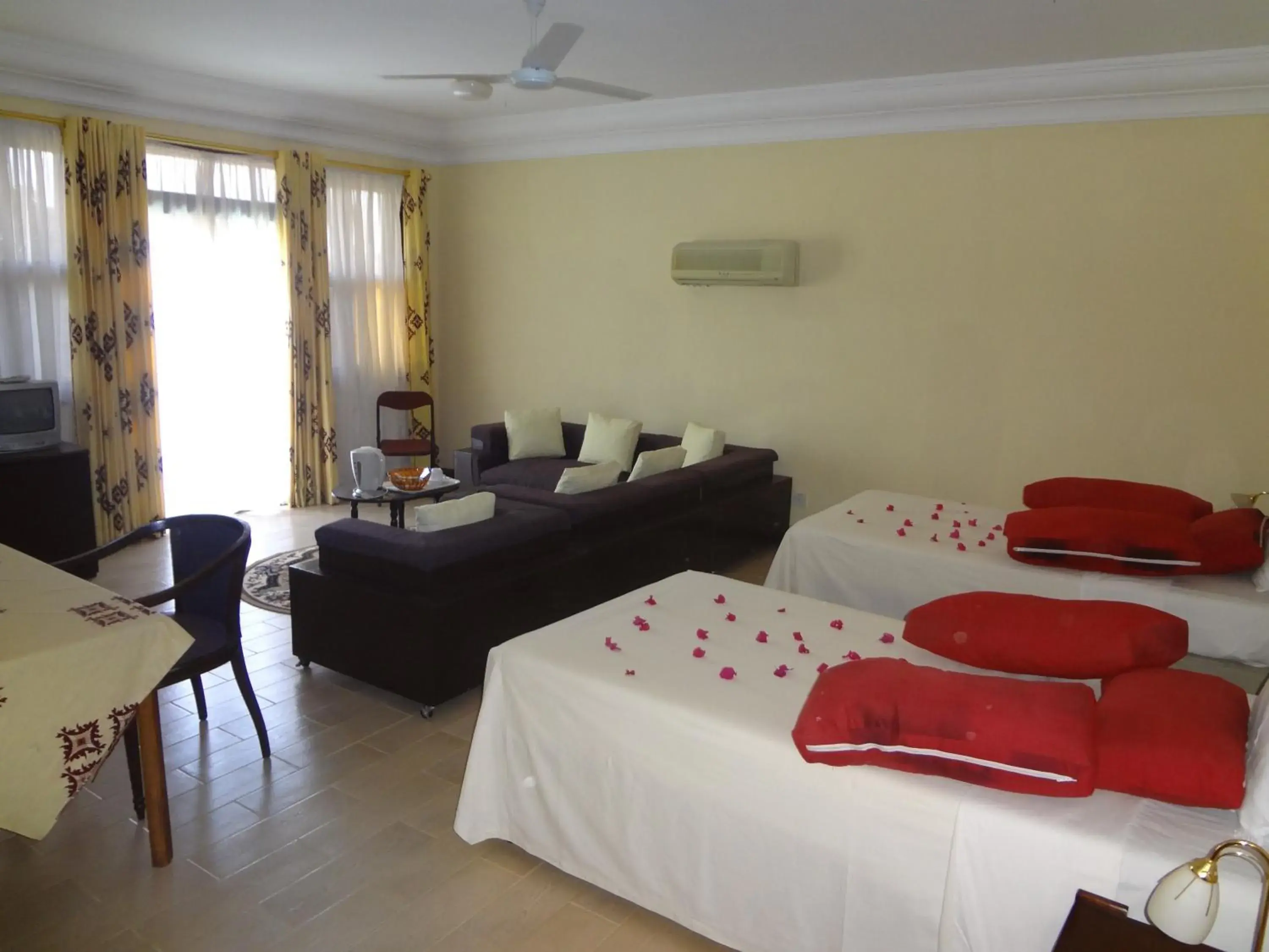 Deluxe Double or Twin Room in Roc Heights Deluxe Double or Twin Room in Roc Heights