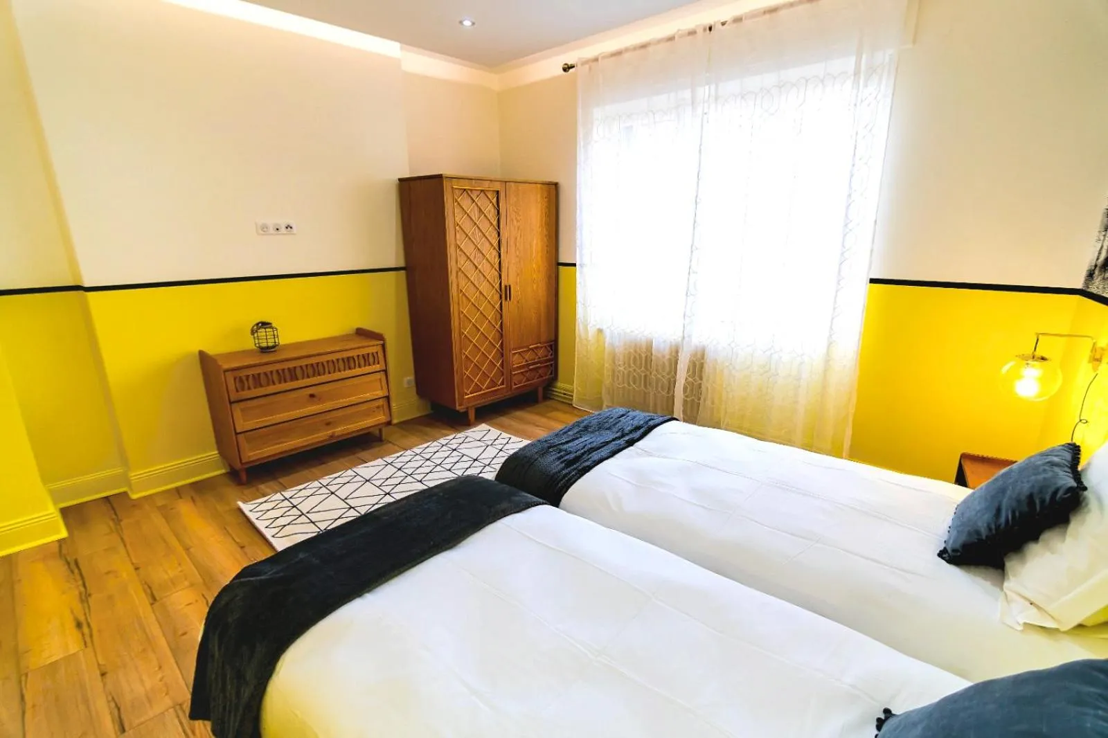 Bed in Bel AMI 02 - Turquoise & OR - Moderne Chic - Centre Ville - Accès Jardin - Clim - Wifi - Parking - Localisation idéale
