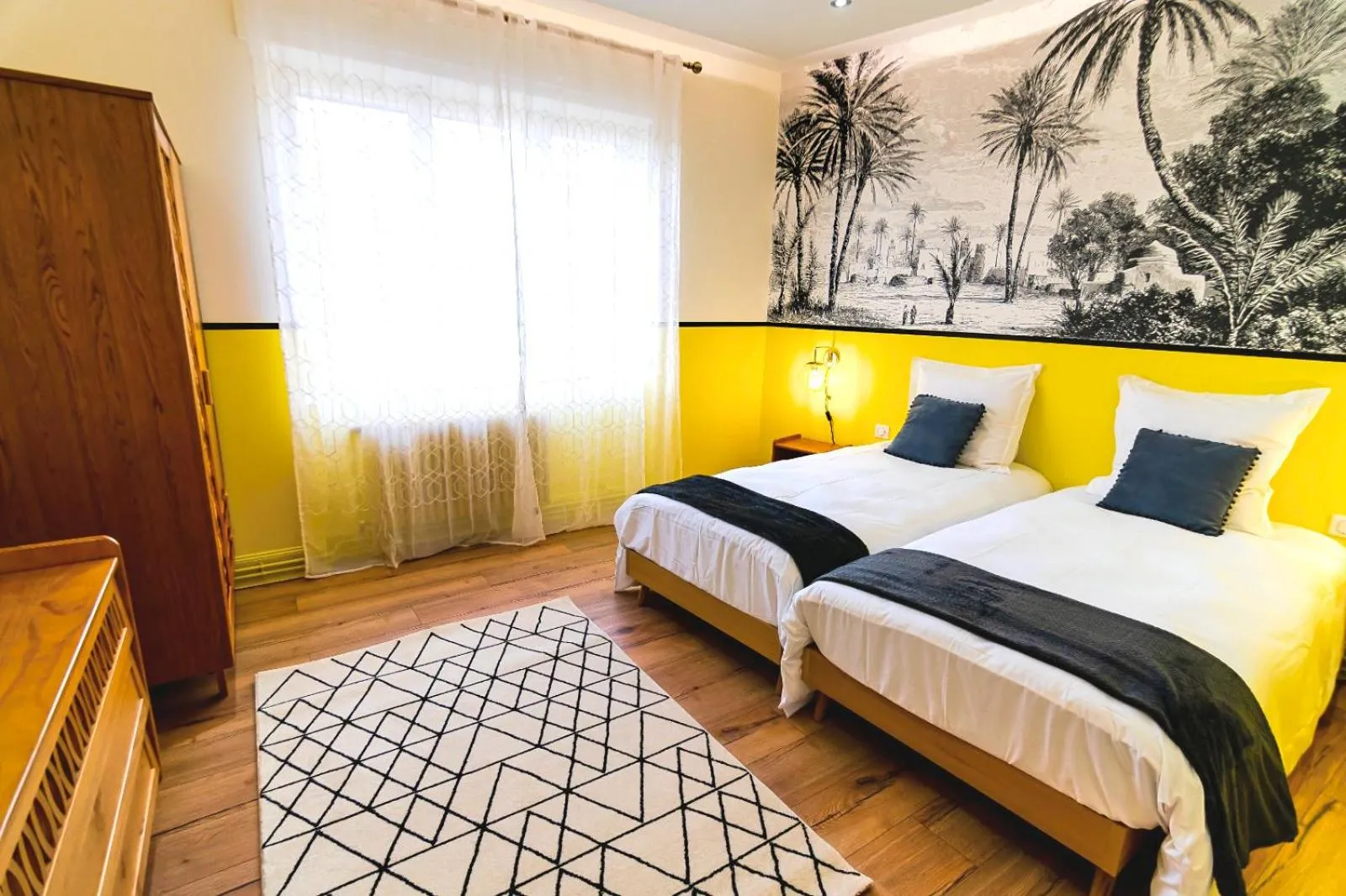 Bed in Bel AMI 02 - Turquoise & OR - Moderne Chic - Centre Ville - Accès Jardin - Clim - Wifi - Parking - Localisation idéale