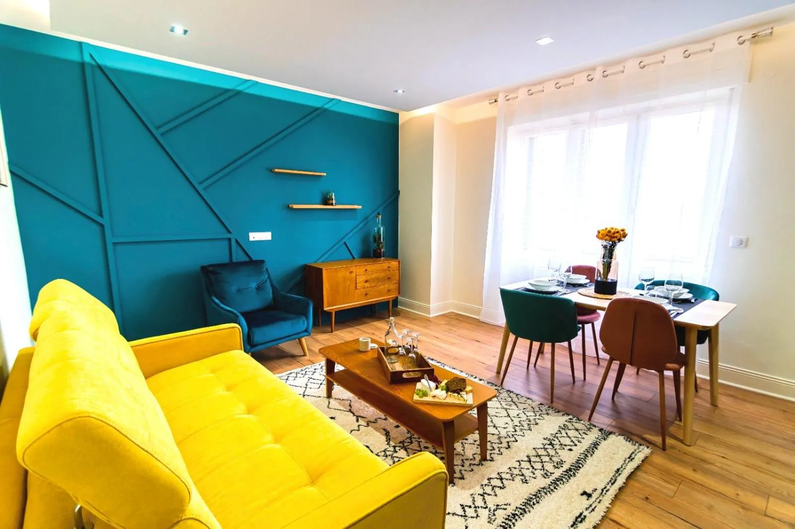 Living room in Bel AMI 02 - Turquoise & OR - Moderne Chic - Centre Ville - Accès Jardin - Clim - Wifi - Parking - Localisation idéale