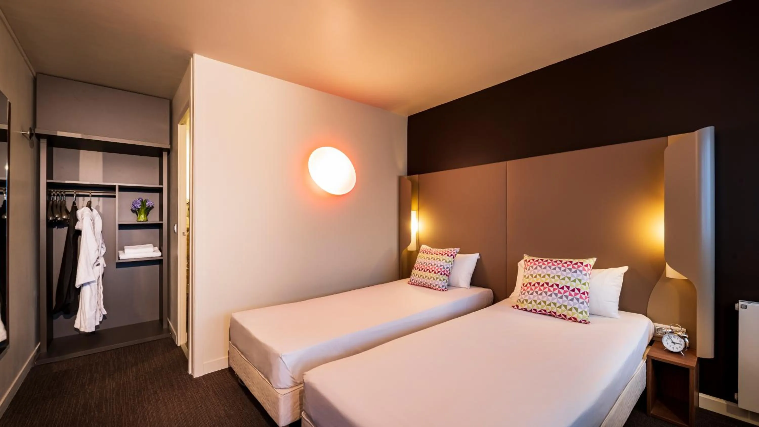Bedroom, Bed in Campanile Hotel & Restaurant Eindhoven